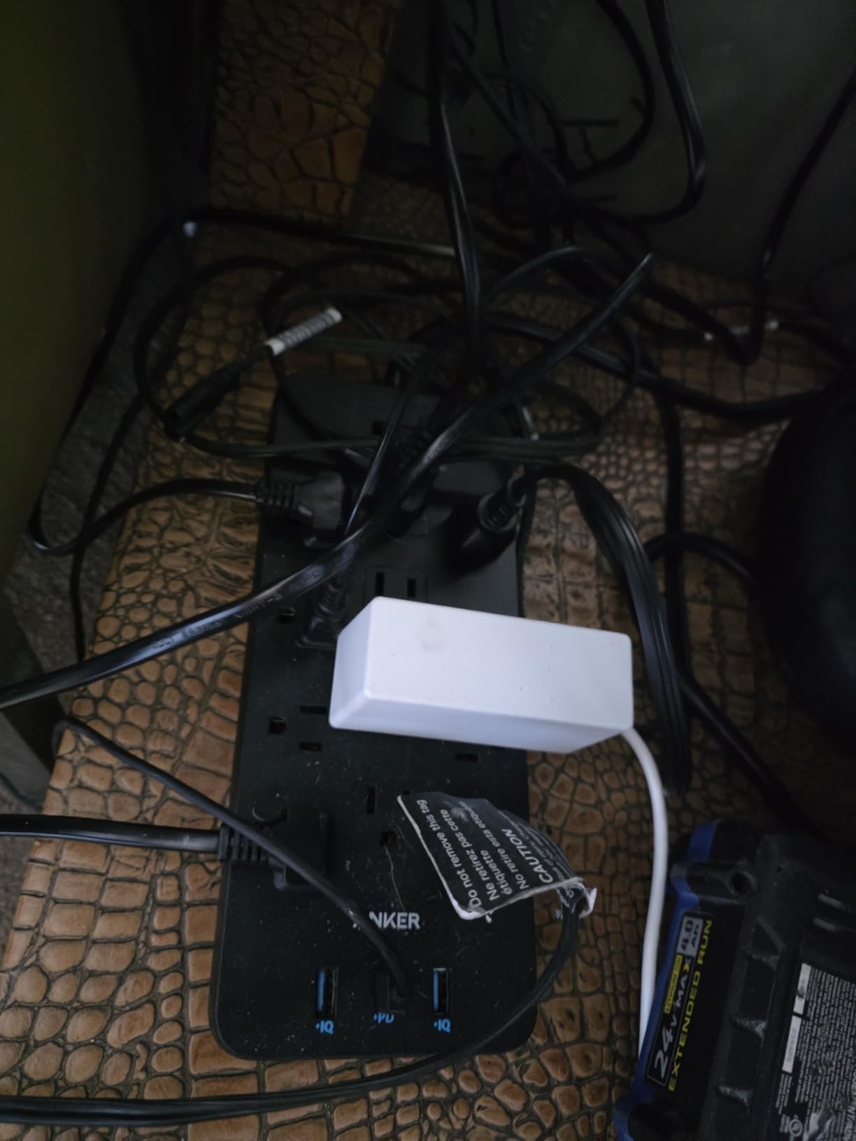 Anker Power Strip Surge Protector (2100J), 12 Outlets with 2 USB A and 1 USB C Port for Multiple Devices, 5ft Extension Cord, 20W Power Delivery Charging for Home, Office, Dorm Essential, TUV Listed - Customer Photo 1