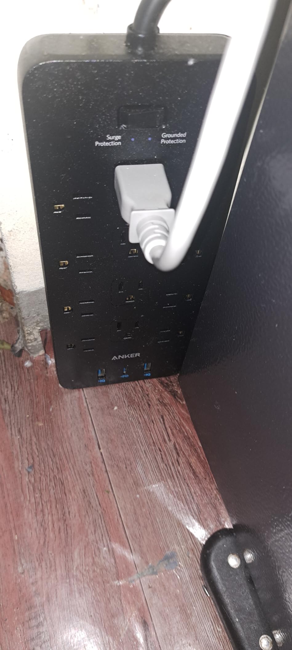 Anker Power Strip Surge Protector (2100J), 12 Outlets with 2 USB A and 1 USB C Port for Multiple Devices, 5ft Extension Cord, 20W Power Delivery Charging for Home, Office, Dorm Essential, TUV Listed - Customer Photo 2