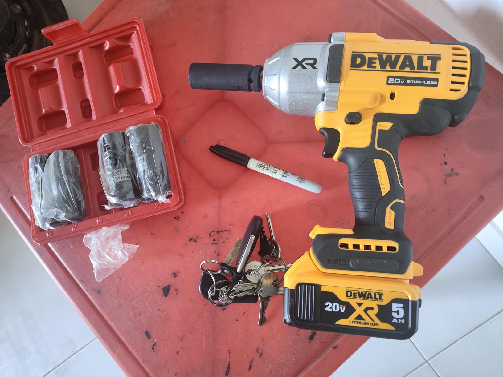 DEWALT 20V MAX Cordless Impact Wrench, 1/2 Impact Gun, High Torque with Hog Ring Anvil, Tool Only (DCF900B) Customer Review DEWALT 20V MAX Cordless Impact Wrench, 1/2 Impact Gun, High Torque with Hog Ring Anvil, Tool Only (DCF900B) - Customer Photo 2