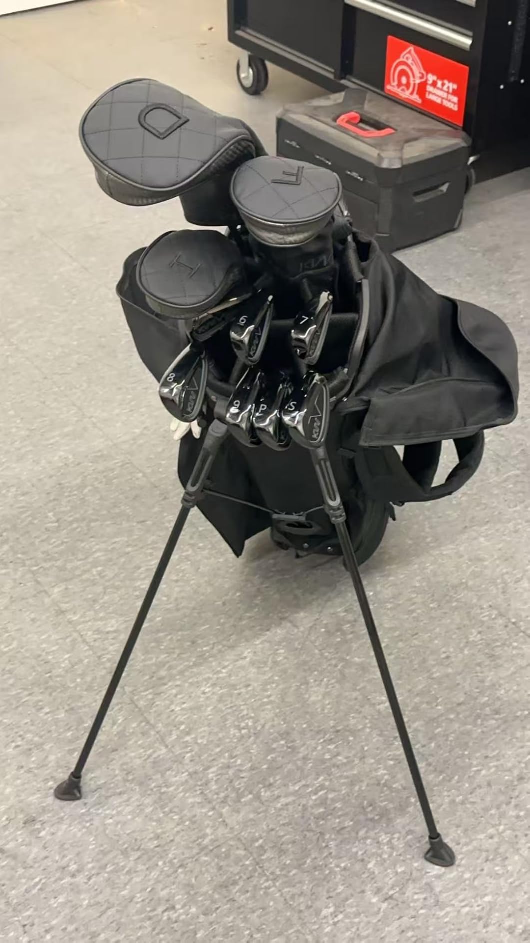 KVV Lightweight Golf Stand Bag with 7 Way Full-Length Dividers, 5 Zippered Pockets, Automatically Adjustable Dual Straps，Elegant Design - Customer Photo 1