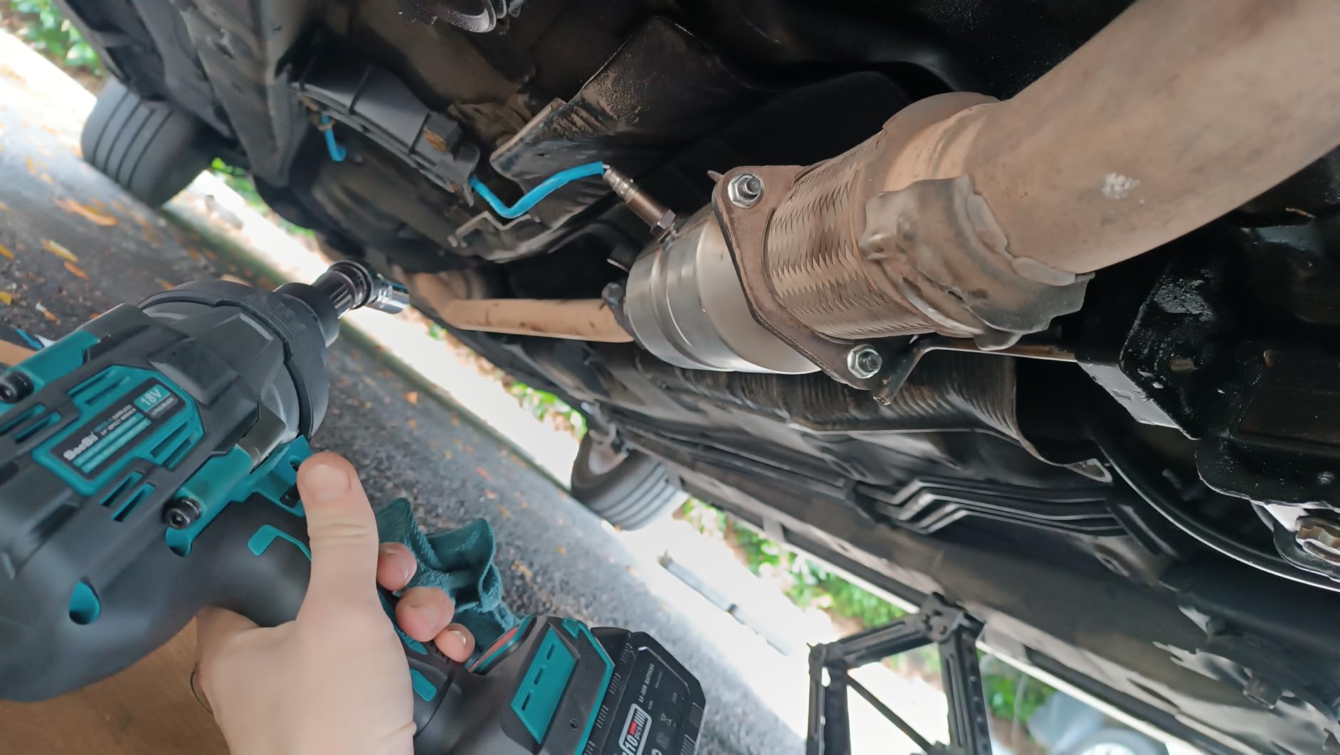 SEESII Impact Wrench 1180FT-LBS(1600N.m) 2200IPM 3/4 Impact Gun High Torque Electric Cordless Impact Wrench with 18V 1x5.0Ah Battery 2 Sockets and Case for Home Car Truck Tire Lug Nut Removal Tool Set Customer Review SEESII Impact Wrench 1180FT-LBS(1600N.m) 2200IPM 3/4 Impact Gun High Torque Electric Cordless Impact Wrench with 18V 1x5.0Ah Battery 2 Sockets and Case for Home Car Truck Tire Lug Nut Removal Tool Set - Customer Photo 1