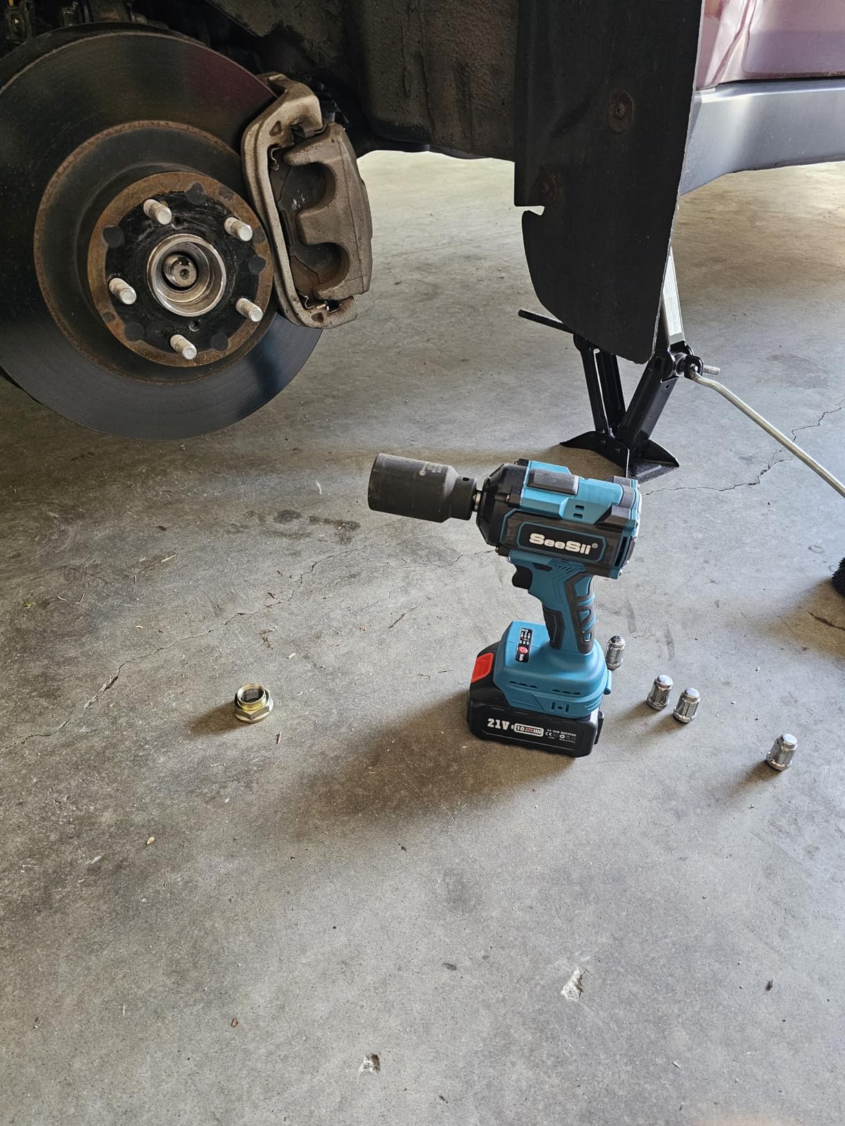 SEESII Impact Wrench 1180FT-LBS(1600N.m) 2200IPM 3/4 Impact Gun High Torque Electric Cordless Impact Wrench with 18V 1x5.0Ah Battery 2 Sockets and Case for Home Car Truck Tire Lug Nut Removal Tool Set Customer Review SEESII Impact Wrench 1180FT-LBS(1600N.m) 2200IPM 3/4 Impact Gun High Torque Electric Cordless Impact Wrench with 18V 1x5.0Ah Battery 2 Sockets and Case for Home Car Truck Tire Lug Nut Removal Tool Set - Customer Photo 2
