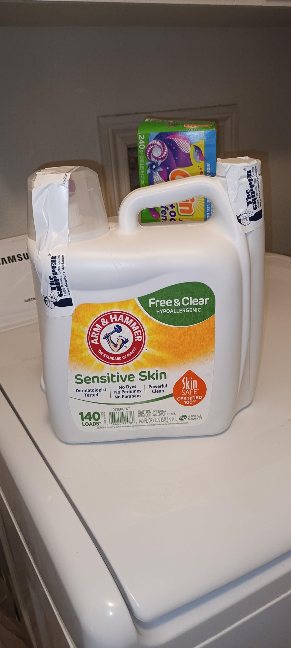 ARM & HAMMER Sensitive Skin Free & Clear, 140 Loads Liquid Laundry Detergent, 140 Fl oz - Customer Photo 1