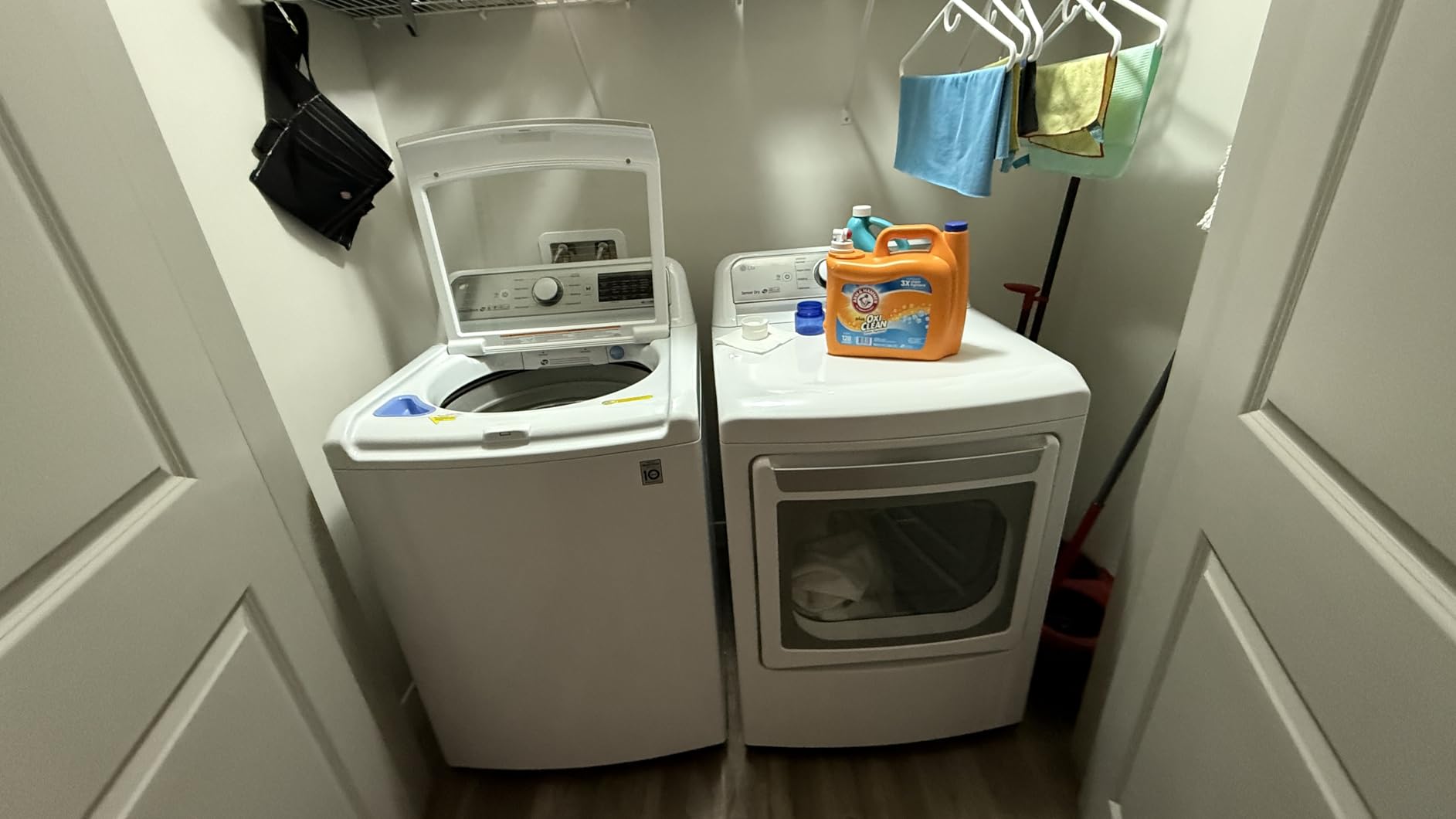 ARM & HAMMER Plus OxiClean Stain Fighters Liquid Laundry Detergent, Fresh Scent, 166.5 fl oz, 128 Loads Customer Review ARM & HAMMER Plus OxiClean Stain Fighters Liquid Laundry Detergent, Fresh Scent, 166.5 fl oz, 128 Loads - Customer Photo 1