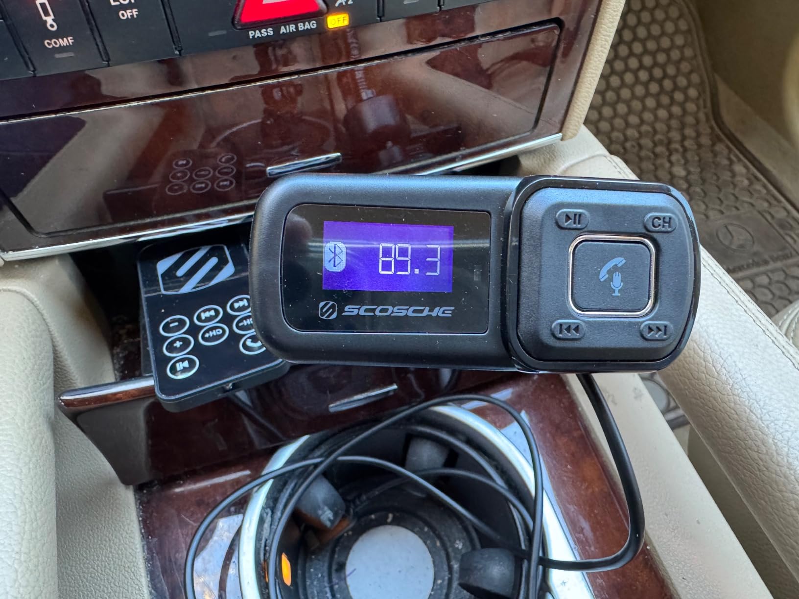 Scosche BTTRFM-SP1 Portable Bluetooth Transmitter/Receiver, FM Transmitter and Wireless Audio Receiver for TV, Headphones, Home/Car Stereo, Airplane Entertainment and more, up to 7 Hour Battery Life Customer Review Scosche BTTRFM-SP1 Portable Bluetooth Transmitter/Receiver, FM Transmitter and Wireless Audio Receiver for TV, Headphones, Home/Car Stereo, Airplane Entertainment and more, up to 7 Hour Battery Life - Customer Photo 2
