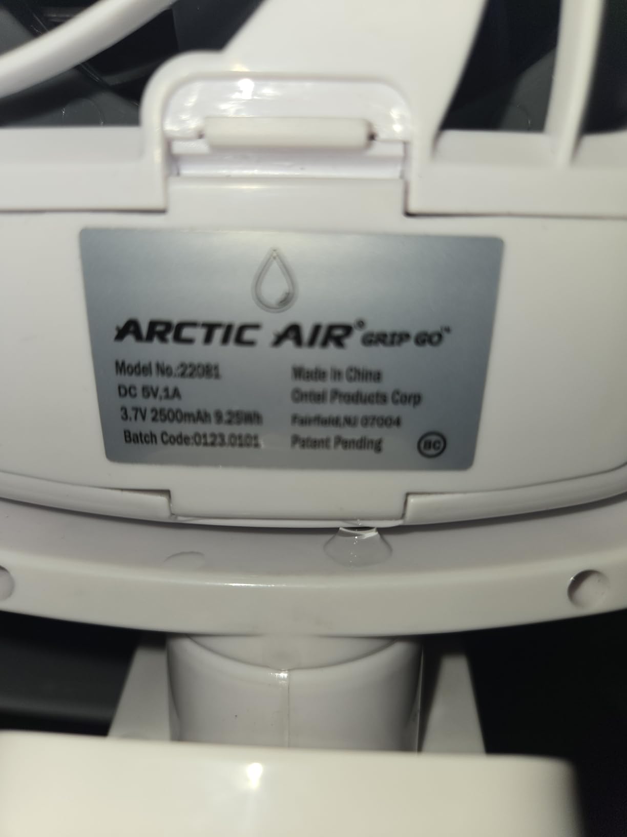 Arctic Air Grip Go Evaporative Cooler, Cordless & Portable Fan with 3 Speeds, Universal Clamp 360 Degrees Head Swivel, USB Charging, 5-Hour Battery, Personal for Home, Office, Car More, White Customer Review Arctic Air Grip Go Evaporative Cooler, Cordless & Portable Fan with 3 Speeds, Universal Clamp 360 Degrees Head Swivel, USB Charging, 5-Hour Battery, Personal for Home, Office, Car More, White - Customer Photo 2