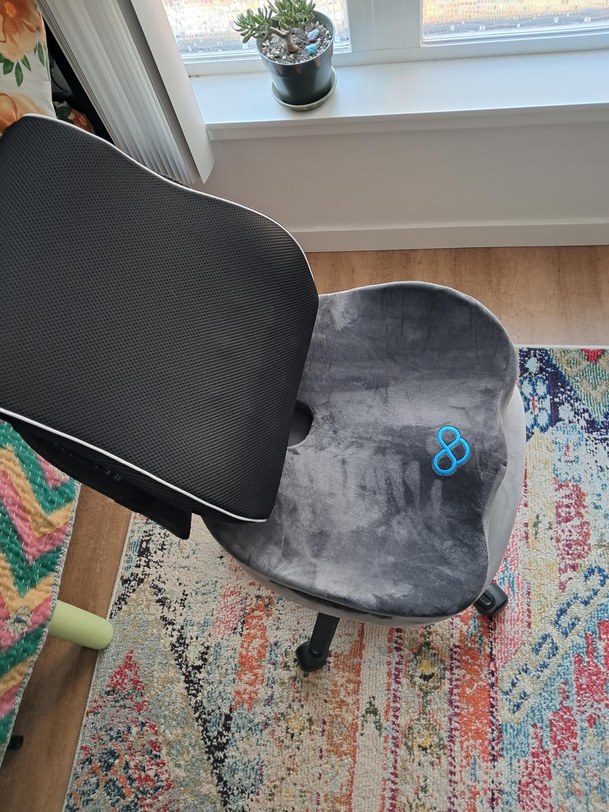 BlissTrends Seat Cushion,Thick Memory Foam Cushions for Office Chair, Car Seat, Airplane, Relieving Pressure Tailbone Sciatica Back Pain for Long Sitting Office Workers, Car Drivers 4.7in Thick Black Customer Review BlissTrends Seat Cushion,Thick Memory Foam Cushions for Office Chair, Car Seat, Airplane, Relieving Pressure Tailbone Sciatica Back Pain for Long Sitting Office Workers, Car Drivers 4.7in Thick Black - Customer Photo 2