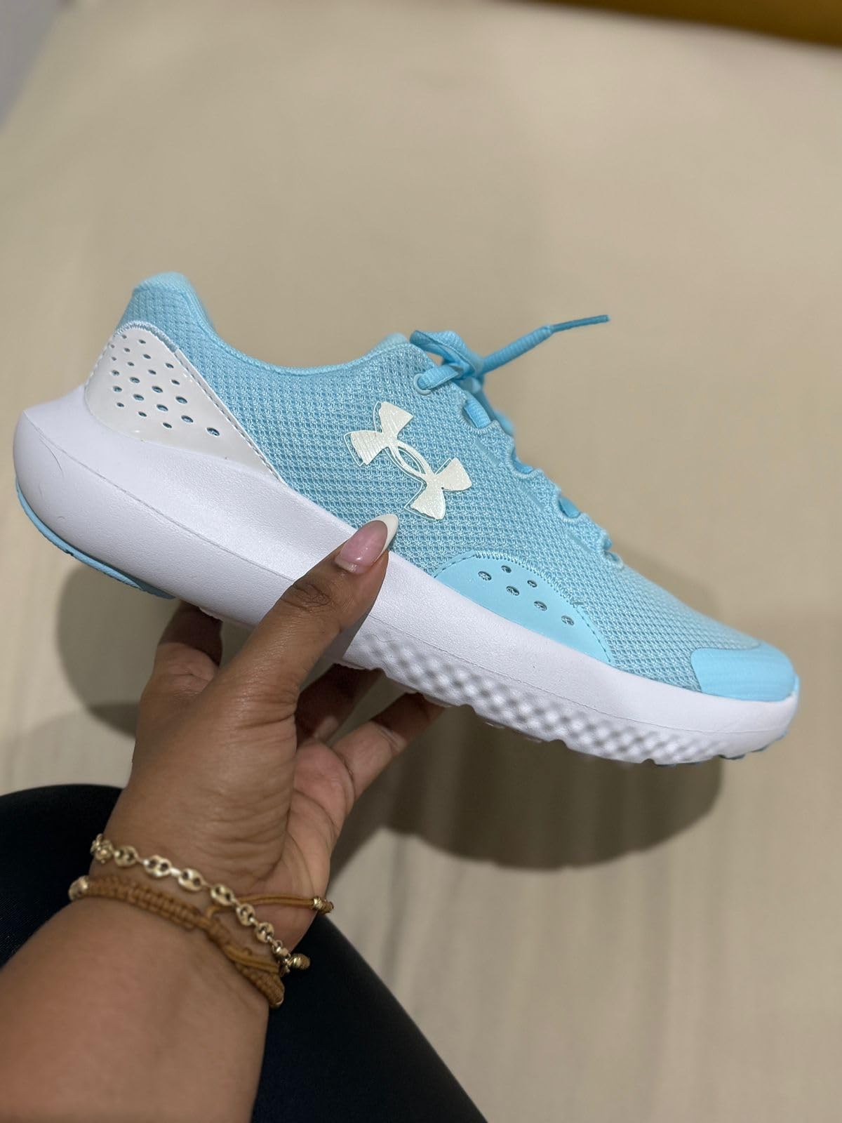 Under Armour Unisex-Child Grade School Surge 4 Customer Review Under Armour Unisex-Child Grade School Surge 4 - Customer Photo 2