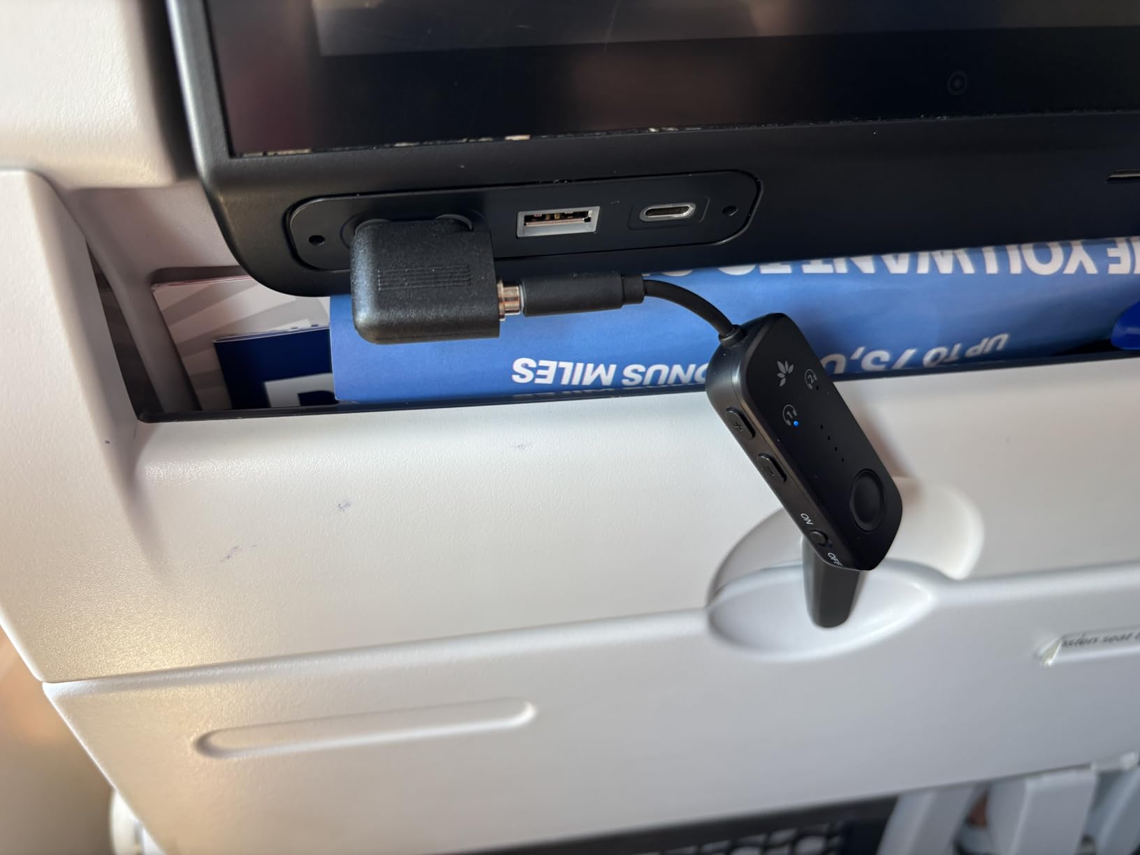 Avantree Relay - Premium Airplane Bluetooth Adapter with Advanced Qualcomm Chipset, 2 Headphones Support, 25hrs Play Time, aptX Adaptive & HD Audio Transmitter for Airpods, Bose & Travel Flight Customer Review Avantree Relay - Premium Airplane Bluetooth Adapter with Advanced Qualcomm Chipset, 2 Headphones Support, 25hrs Play Time, aptX Adaptive & HD Audio Transmitter for Airpods, Bose & Travel Flight - Customer Photo 1