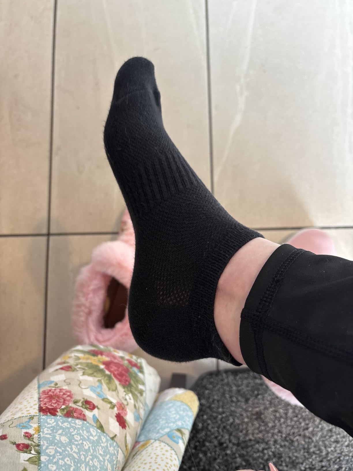 Irisbear Women's Ankle Socks - 6 Pairs Low Cut Tab & No Show Athletics Sports Running Customer Review Irisbear Women's Ankle Socks - 6 Pairs Low Cut Tab & No Show Athletics Sports Running - Customer Photo 3