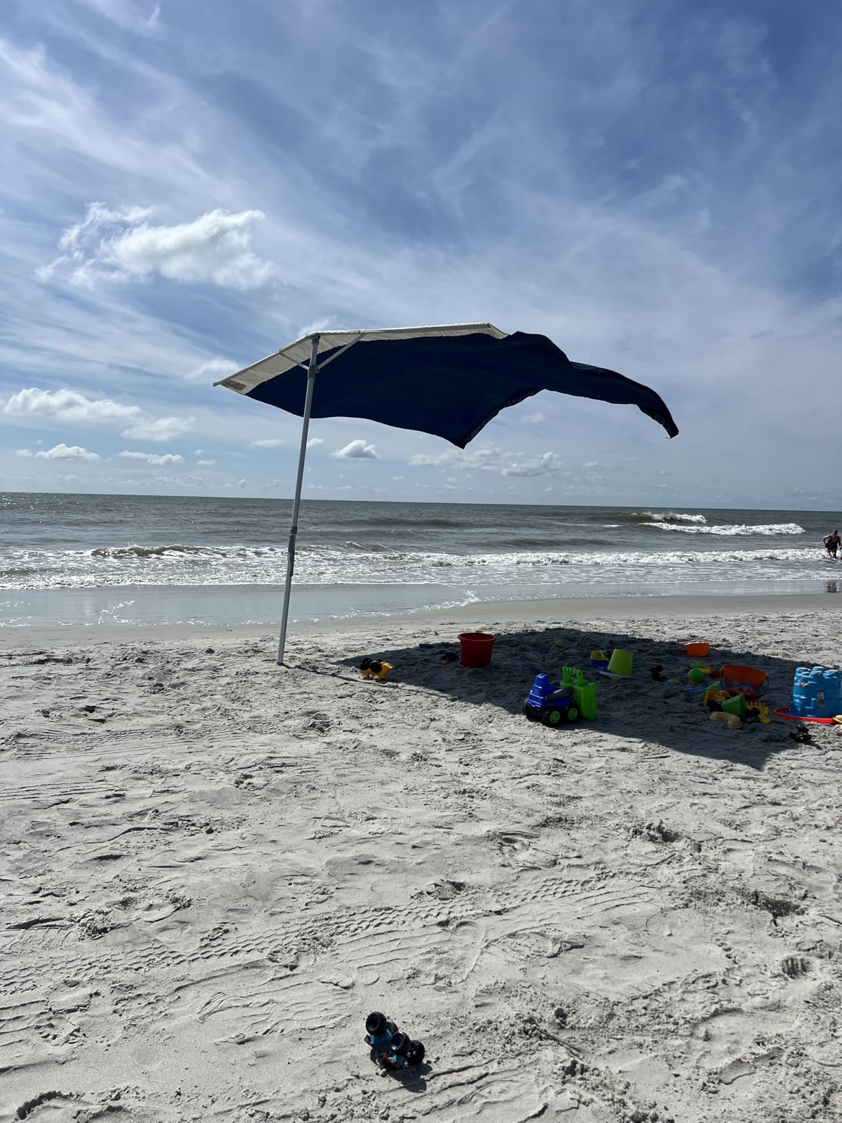 Solbello® Shade - The ultimate Wind-Driven® beach umbrella. Effortless to set up, lightweight, won't blow down the beach, UPF 50+ sun protection Customer Review Solbello® Shade - The ultimate Wind-Driven® beach umbrella. Effortless to set up, lightweight, won't blow down the beach, UPF 50+ sun protection - Customer Photo 5