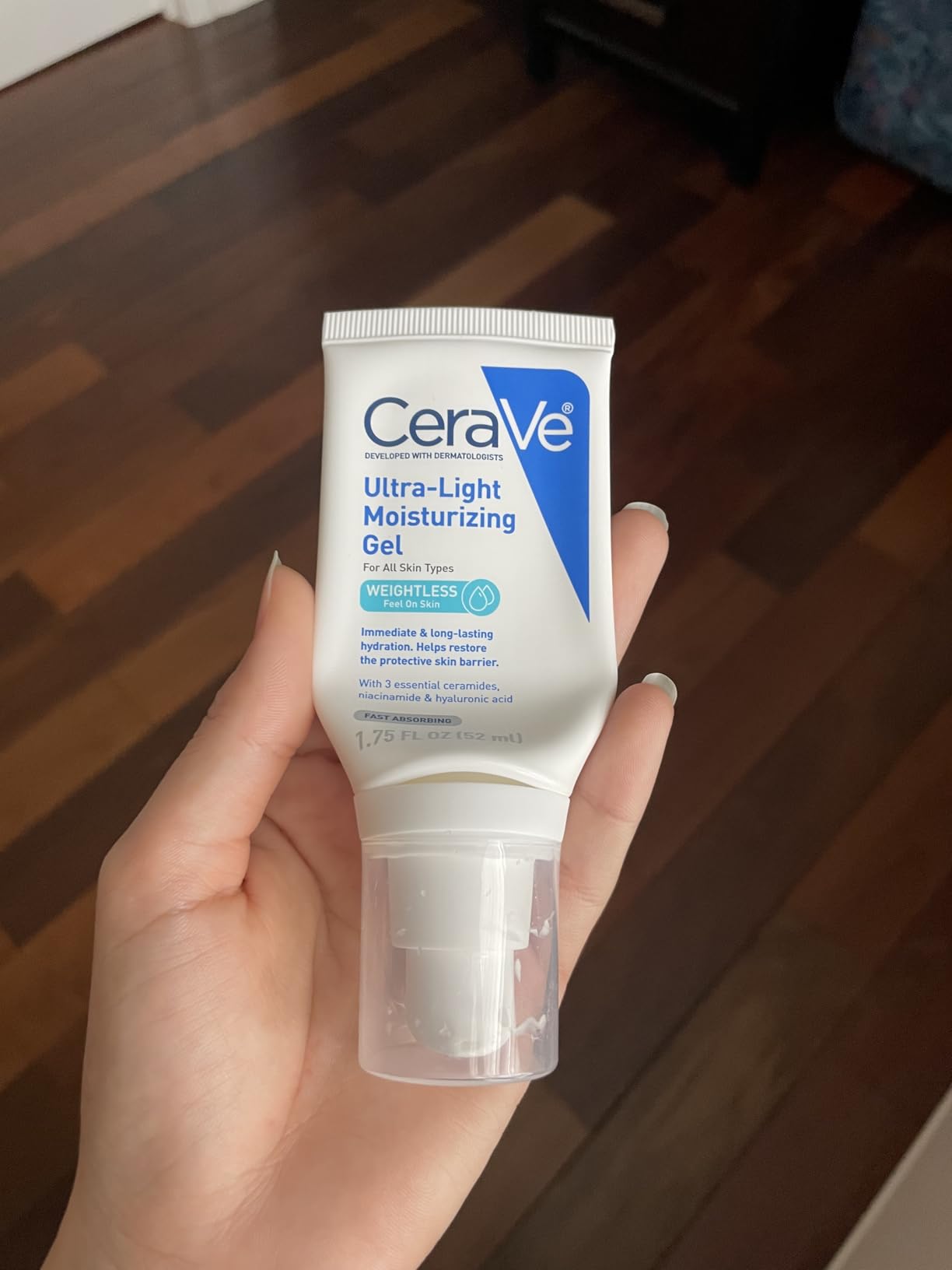 CeraVe Ultra-Light Moisturizing Gel, Hydrating Gel Face Moisturizer For Men & For Women with Ceramides, Niacinamide, Hyaluronic Acid, Fragrance Free, Oil-Free, Mattifying Moisturizer, 1.75 FL Oz - Customer Photo 1