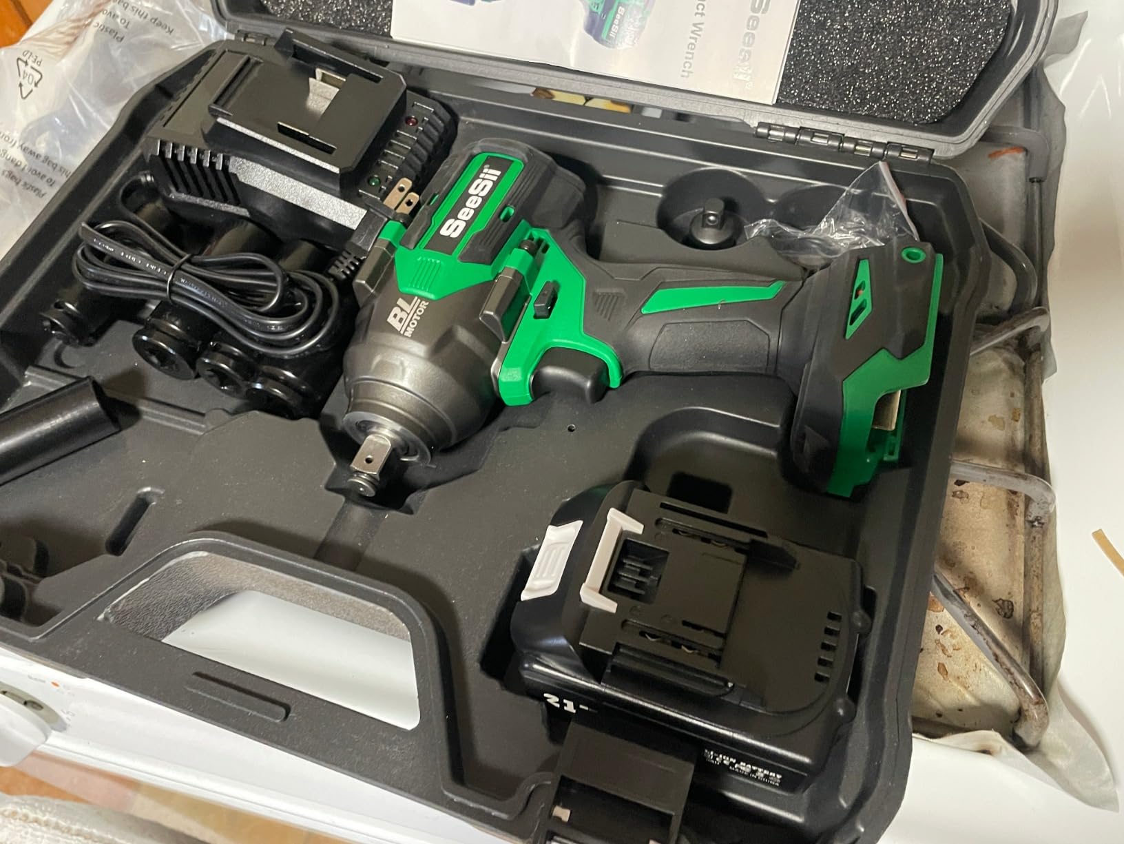 Seesii 1000N.m (738ft-lbs) Cordless Impact Wrench High Torque,1/2 Seesii 1000N.m (738ft-lbs) Cordless Impact Wrench High Torque,1/2