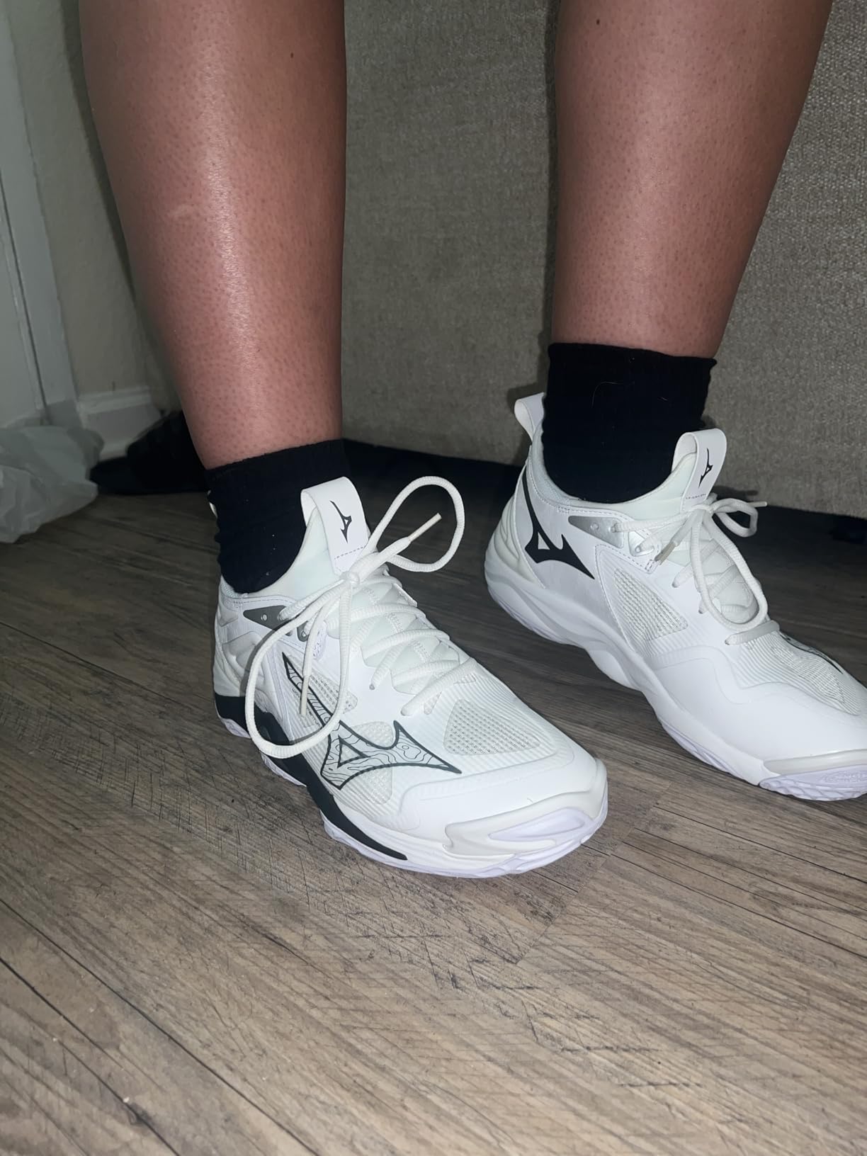 Mizuno Women's Wave Momentum 3 Volleyball Shoe Customer Review Mizuno Women's Wave Momentum 3 Volleyball Shoe - Customer Photo 1