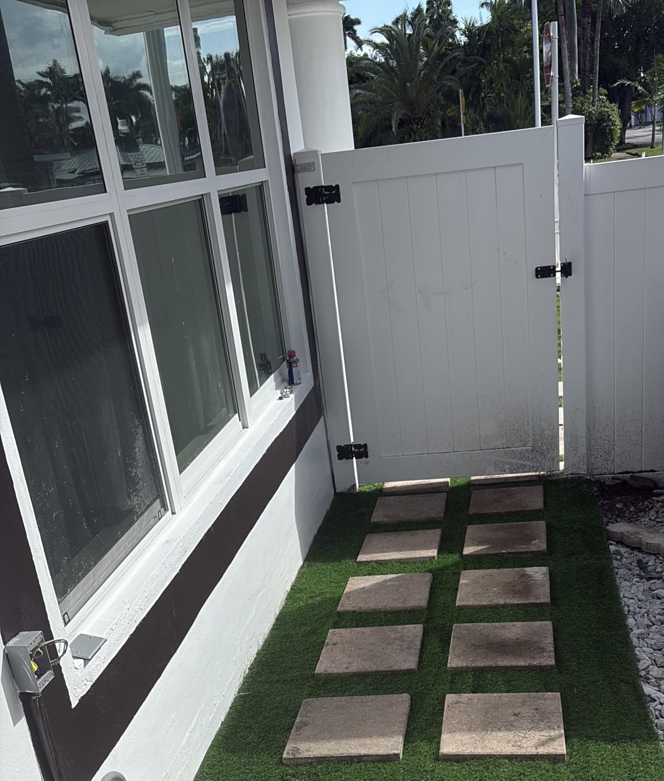 Artificial Grass Outdoor Indoor, 5ft x 10ft Fake Grass Realistic Synthetic Astro Turf Rug with Drainage Holes for Patio Balcony Garden Lawn Landscape Decoration Customer Review Artificial Grass Outdoor Indoor, 5ft x 10ft Fake Grass Realistic Synthetic Astro Turf Rug with Drainage Holes for Patio Balcony Garden Lawn Landscape Decoration - Customer Photo 1