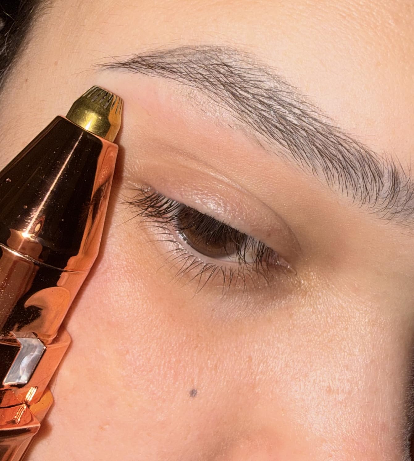 VG VOGCREST Eyebrow & Facial Trimmer: 2 in1 Rechargeable Facial Hair Removal & Eyebrow Shaver - Body Razor with Built-in LED Light (Rose Gold) Customer Review VG VOGCREST Eyebrow & Facial Trimmer: 2 in1 Rechargeable Facial Hair Removal & Eyebrow Shaver - Body Razor with Built-in LED Light (Rose Gold) - Customer Photo 1