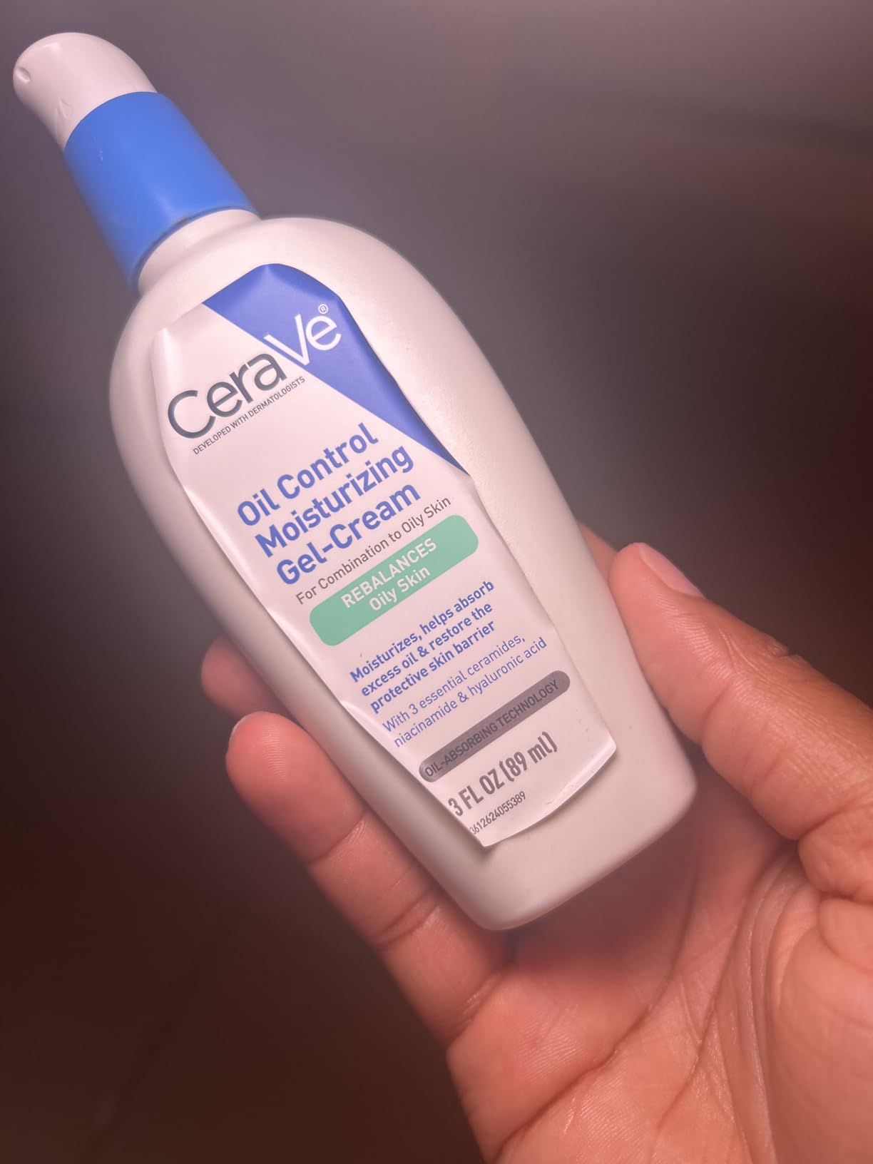 CeraVe Oil Control Moisturizing Gel-Cream, Face Moisturizer for Oily Skin, Niacinamide, Hyaluronic Acid & Oil Absorbing Technology To Rebalance Oily Skin, Non-Comedogenic, Fragrance Free & Oil-Free - Customer Photo 2