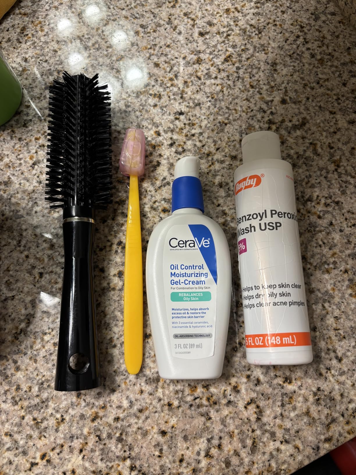 CeraVe Oil Control Moisturizing Gel-Cream, Face Moisturizer for Oily Skin, Niacinamide, Hyaluronic Acid & Oil Absorbing Technology To Rebalance Oily Skin, Non-Comedogenic, Fragrance Free & Oil-Free - Customer Photo 4