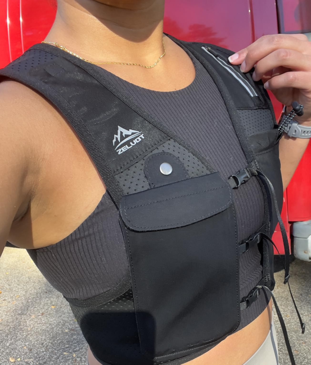Running Vest for Women Men, USA Original Patent, Adjustable Chest Straps Running Hydration Vest with 500ml Soft Flask, Lightweight Reflective Hydration Backpack for Marathon - Customer Photo 3