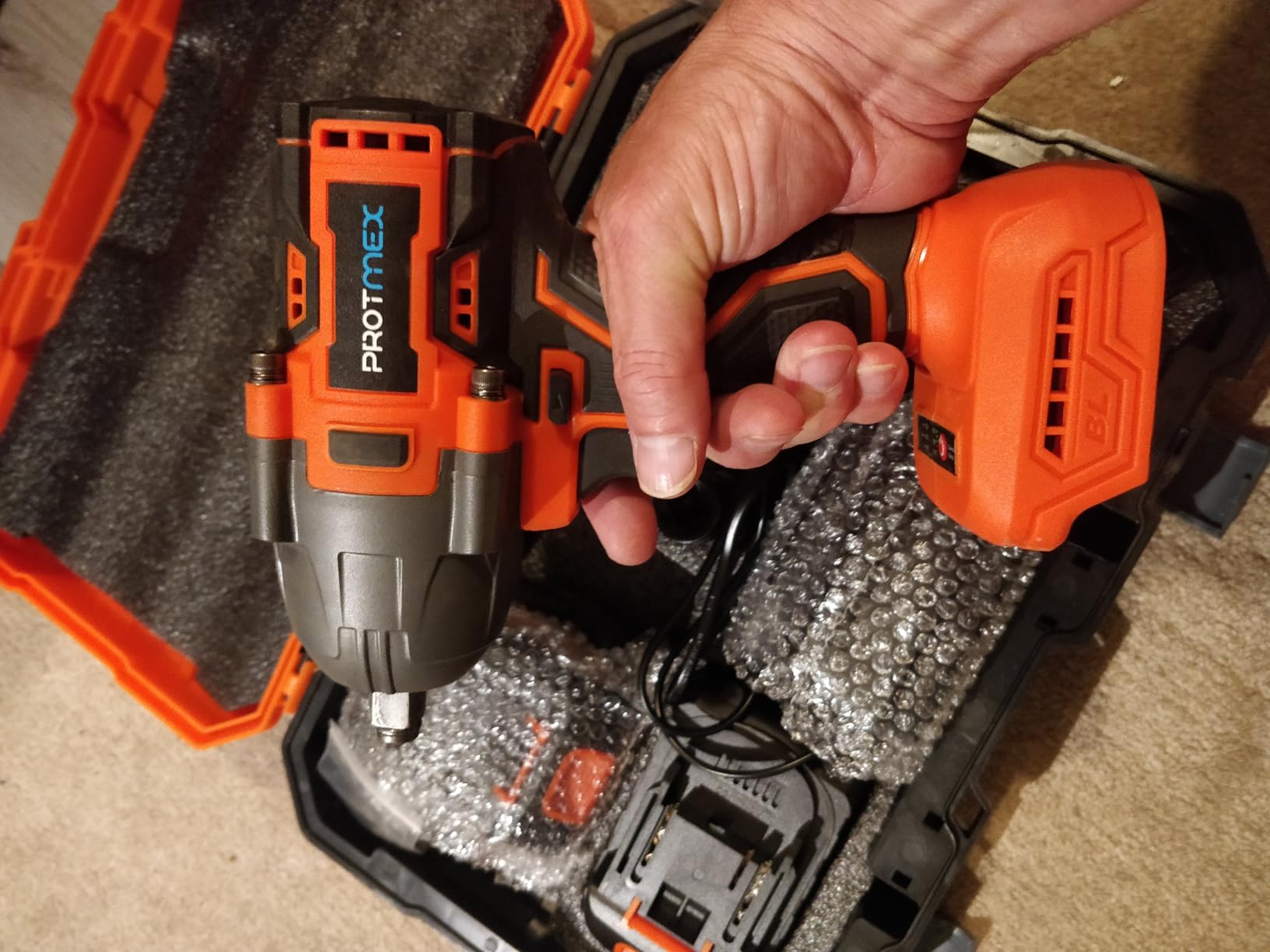 Cordless Impact Wrench, 900Ft-lbs (1200N.m) 1/2