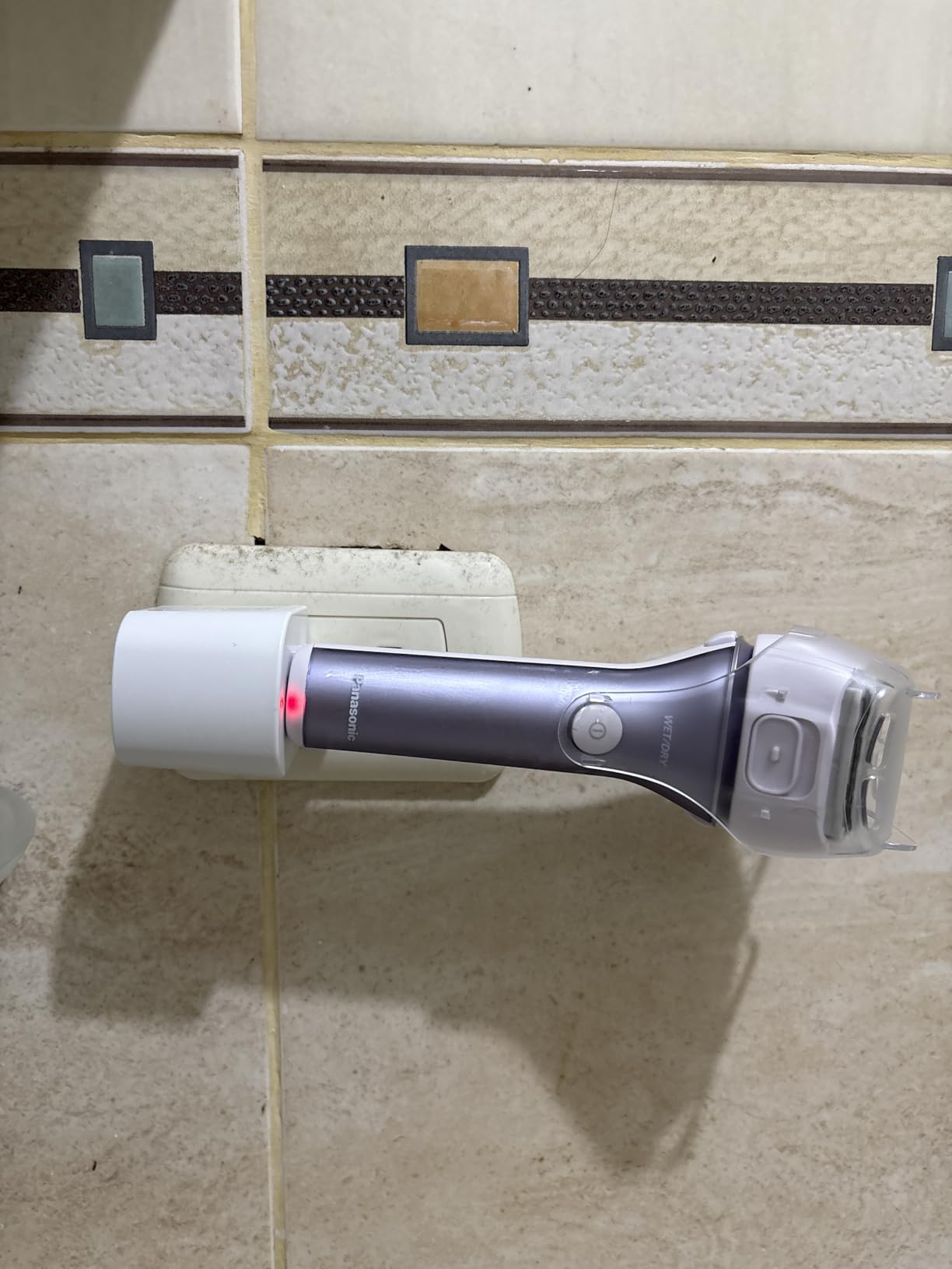 Panasonic Electric Shaver for Women, Cordless 4-Blade Shaver, Bikini Attachment, Pop-Up Trimmer, Wet Dry Operation, Electric Razors for Women - ES-AWL8AV (Purple) Customer Review Panasonic Electric Shaver for Women, Cordless 4-Blade Shaver, Bikini Attachment, Pop-Up Trimmer, Wet Dry Operation, Electric Razors for Women - ES-AWL8AV (Purple) - Customer Photo 2