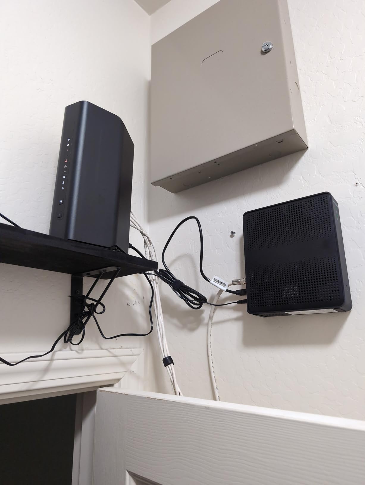 NETGEAR Nighthawk WiFi 7 Router (BE9300) – Router Only, 9.3Gbps Wireless Speed, 2.5 Gigabit Internet Port, Tri-Band for Gaming, Covers 2,500 sq. ft., 100 Devices, VPN – Free Expert Help Customer Review NETGEAR Nighthawk WiFi 7 Router (BE9300) – Router Only, 9.3Gbps Wireless Speed, 2.5 Gigabit Internet Port, Tri-Band for Gaming, Covers 2,500 sq. ft., 100 Devices, VPN – Free Expert Help - Customer Photo 1