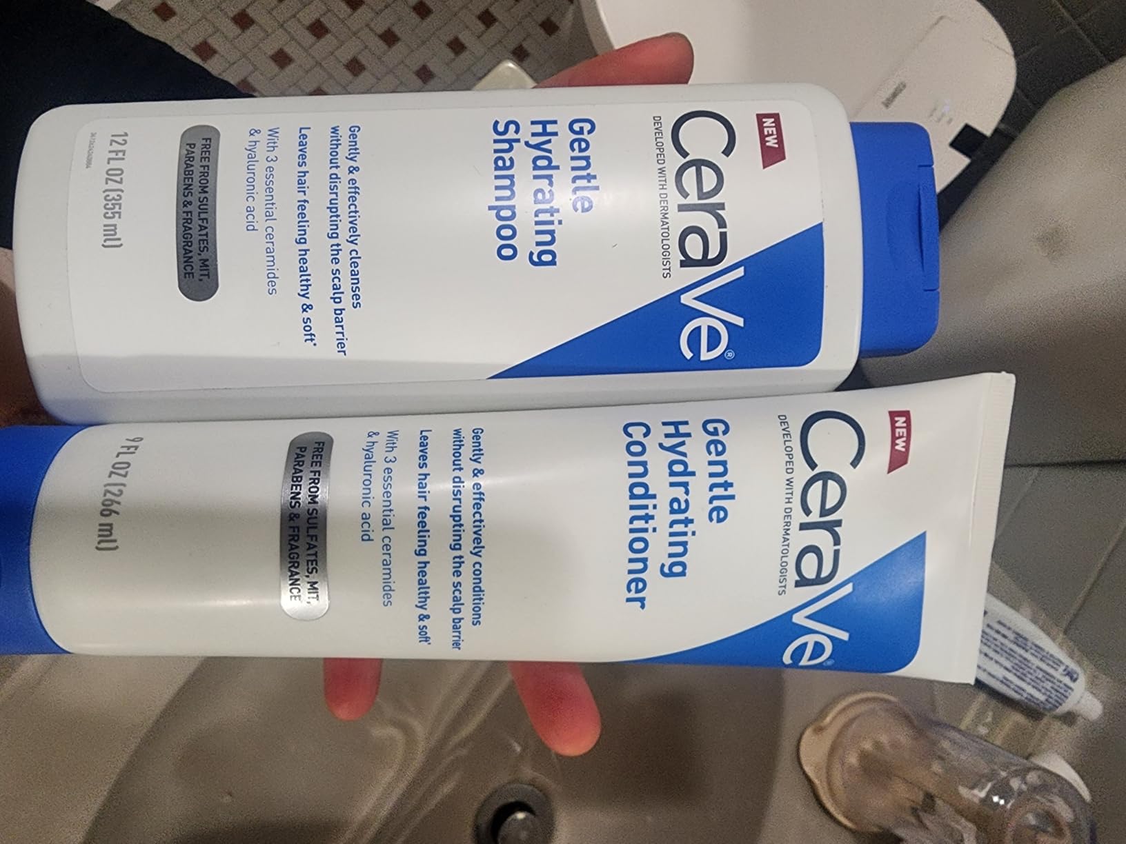 CeraVe Gentle Hydrating Shampoo, With Ceramides, Niacinamide & Hyaluronic Acid, Sulfate Free & Color Safe, 12 Oz customer photo 1
