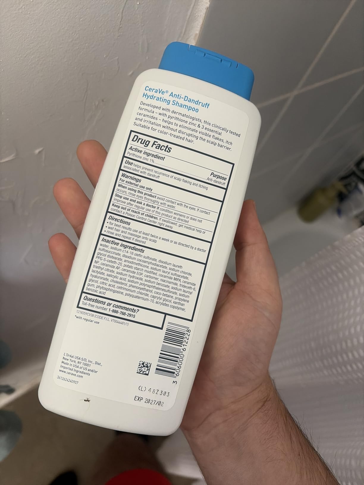 CeraVe Hydrating Anti Dandruff Shampoo, 1% Pyrithione Zinc Dandruff Treatment With Ceramides, Niacinamide & Hyaluronic Acid, Helps Eliminate Flakes & Provides Itchy Scalp Relief, Sulfate Free, 12 Oz customer photo 2