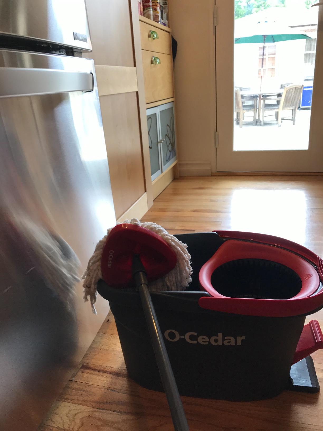 O-Cedar EasyWring Microfiber Spin Mop, Bucket Floor Cleaning System, Red, Gray, Standard - Customer Photo 2