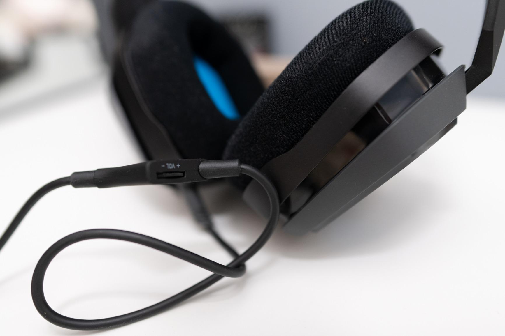 ASTRO Gaming A10 Wired Gaming Headset, Lightweight and Damage Resistant, ASTRO, 3.5 mm Audio Jack, for Xbox Series X|S, Xbox One, PS5, PS4, Nintendo Switch, PC, Mac- Black/Blue Customer Review ASTRO Gaming A10 Wired Gaming Headset, Lightweight and Damage Resistant, ASTRO, 3.5 mm Audio Jack, for Xbox Series X|S, Xbox One, PS5, PS4, Nintendo Switch, PC, Mac- Black/Blue - Customer Photo 2