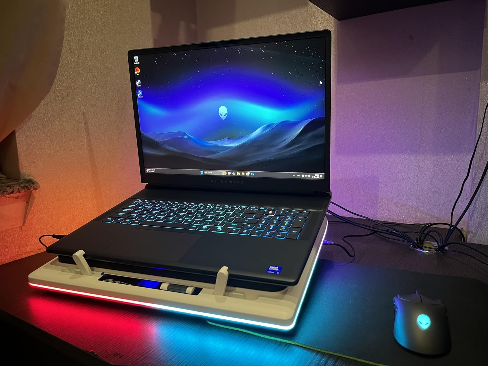 Alienware Wired/Wireless Gaming Mouse AW610M - 16000 DPI Optical Sensor, 350 Hour Rechargeable Battery, 7 Buttons, 3-ZONE 16.8m AlienFX RGB Lighting, Ergonomic - Dark Side of the Moon Customer Review Alienware Wired/Wireless Gaming Mouse AW610M - 16000 DPI Optical Sensor, 350 Hour Rechargeable Battery, 7 Buttons, 3-ZONE 16.8m AlienFX RGB Lighting, Ergonomic - Dark Side of the Moon - Customer Photo 1
