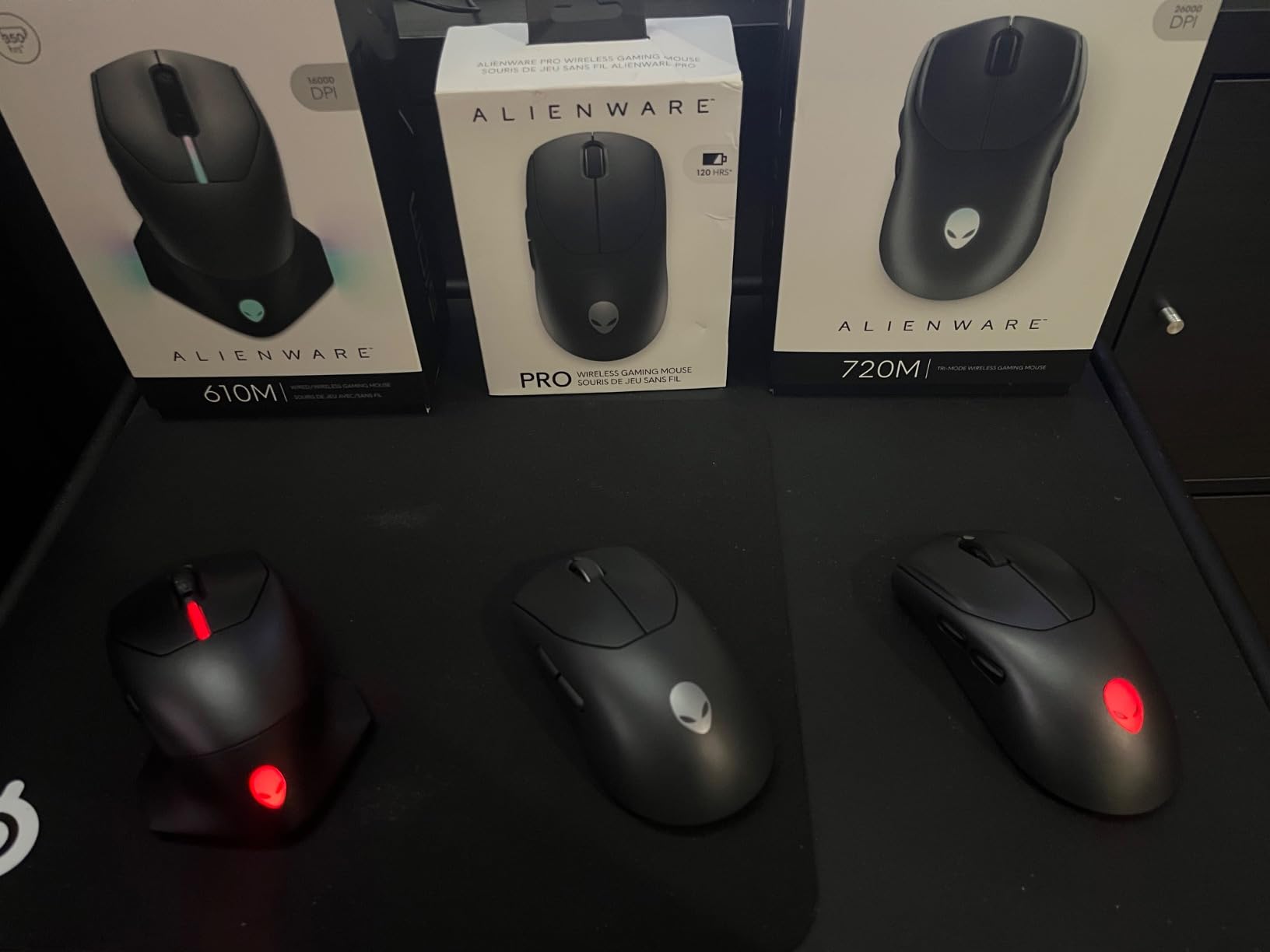 Alienware Wired/Wireless Gaming Mouse AW610M - 16000 DPI Optical Sensor, 350 Hour Rechargeable Battery, 7 Buttons, 3-ZONE 16.8m AlienFX RGB Lighting, Ergonomic - Dark Side of the Moon Customer Review Alienware Wired/Wireless Gaming Mouse AW610M - 16000 DPI Optical Sensor, 350 Hour Rechargeable Battery, 7 Buttons, 3-ZONE 16.8m AlienFX RGB Lighting, Ergonomic - Dark Side of the Moon - Customer Photo 4