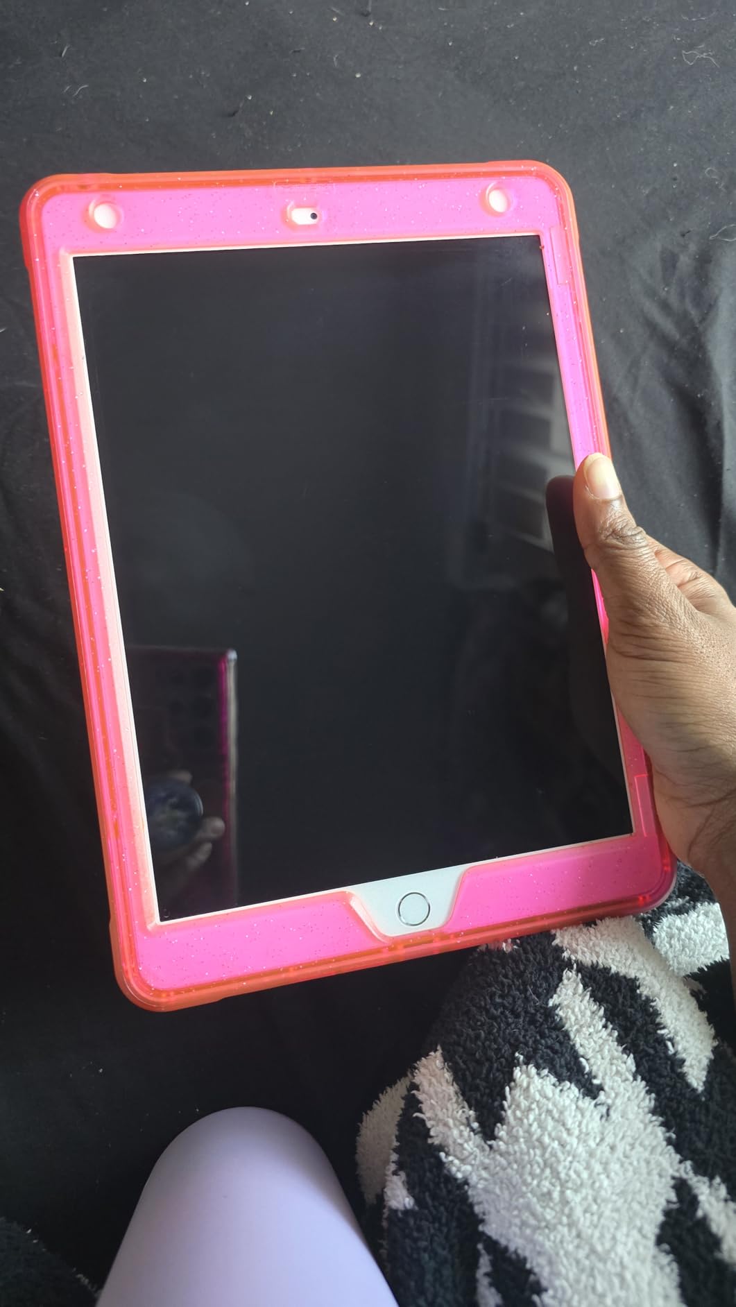 Apple iPad (Renewed), 10.2-Inch, Wi-Fi, 32GB, Space Gray Customer Review Apple iPad (Renewed), 10.2-Inch, Wi-Fi, 32GB, Space Gray - Customer Photo 1