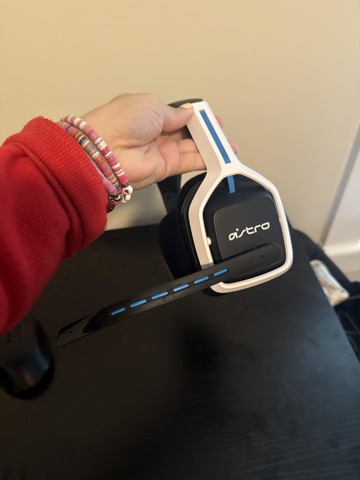 ASTRO Gaming A20 Wireless Headset Gen 2 for Xbox Series X | S, Xbox One, PC & Mac - White /Green Customer Review ASTRO Gaming A20 Wireless Headset Gen 2 for Xbox Series X | S, Xbox One, PC & Mac - White /Green - Customer Photo 2