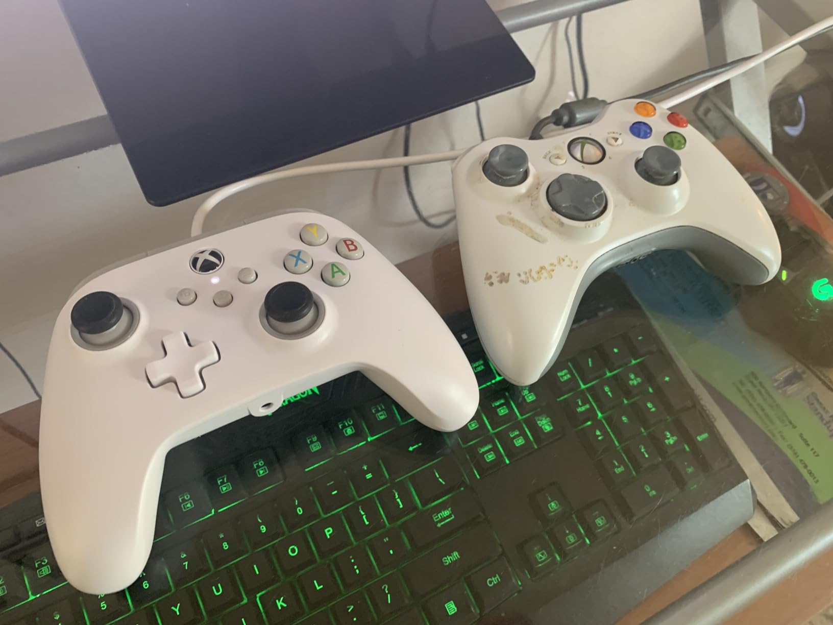 PowerA Wired Controller for Xbox Series X|S - White, gamepad, video game / gaming controller, works with Xbox One Customer Review PowerA Wired Controller for Xbox Series X|S - White, gamepad, video game / gaming controller, works with Xbox One - Customer Photo 1