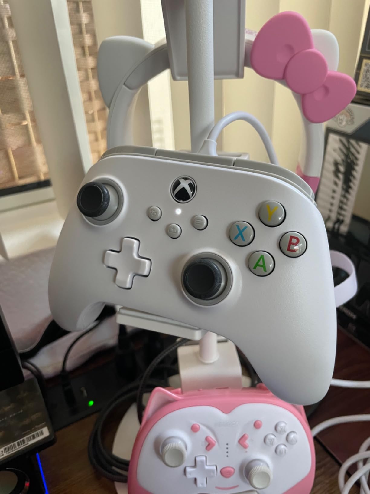 PowerA Wired Controller for Xbox Series X|S - White, gamepad, video game / gaming controller, works with Xbox One Customer Review PowerA Wired Controller for Xbox Series X|S - White, gamepad, video game / gaming controller, works with Xbox One - Customer Photo 2