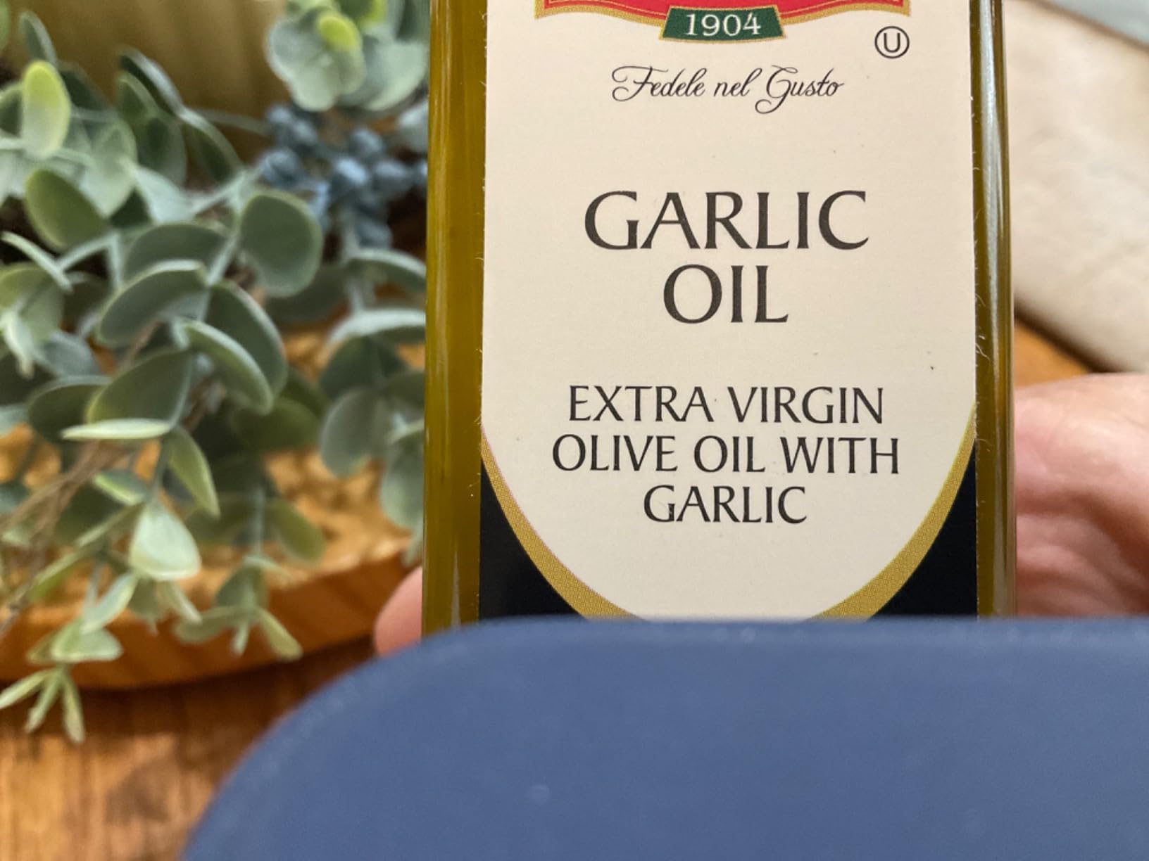 BASSO 1904 - Garlic Oil, Infused Premium Extra Virgin Olive Oil, 8.5 Fl Oz (250 ml), Cooking, Dipping, Dressing, and Tasting - Customer Photo 3