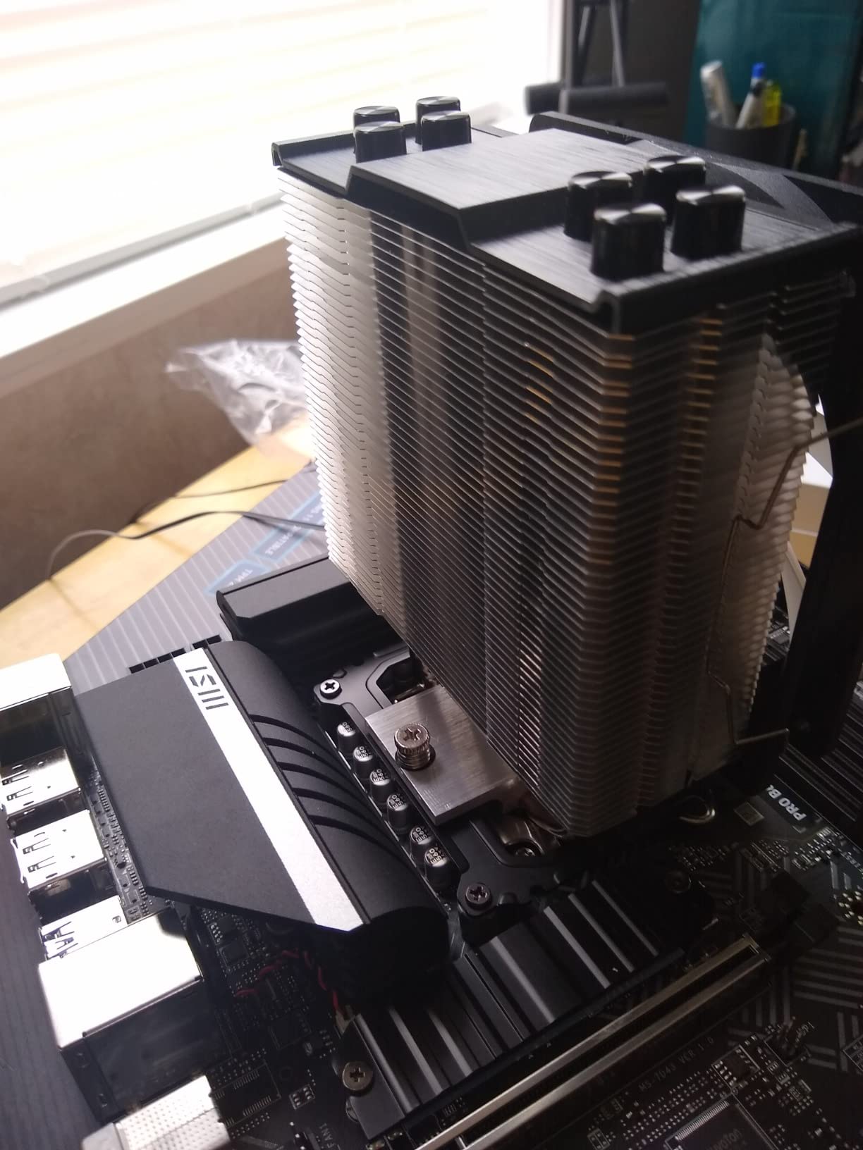 ID-COOLING SE-214-XT ARGB CPU Cooler 4 Heatpipes CPU Air Cooler ARGB Light Sync with Motherboard(5V 3-PIN Connector) CPU Fan for Intel/AMD, LGA 1700 Compatible - Customer Photo 1