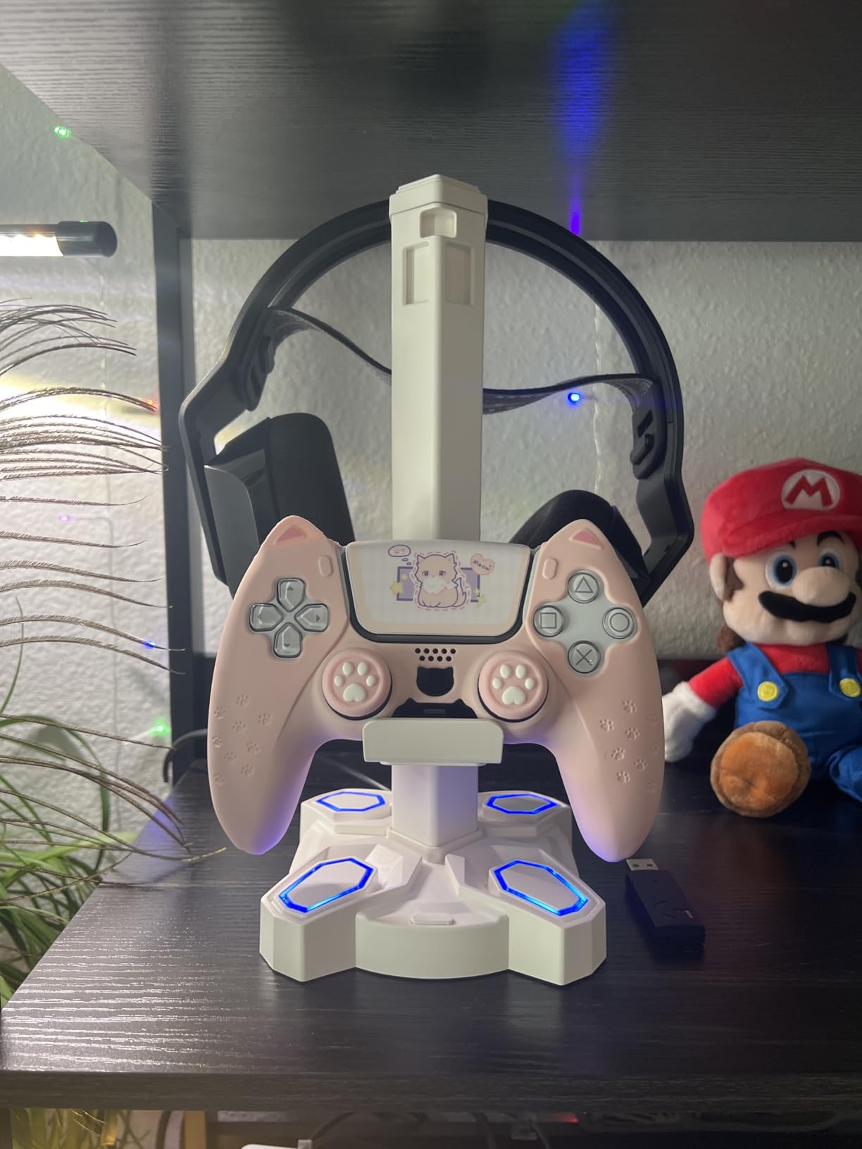 KDD Gaming Headphones Stand, Rotatable Headset Stand with Light Modes - Controller Holder with 2 USB Charging Ports and 3.5mm - Customer Photo 1