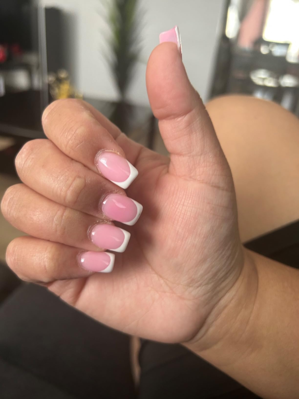 L'OCCITANE Shea Nourishing Nail & Cuticle Oil: With 30% Shea Oil, Healthier-Looking Nails, Soften Cuticles, Strengthen Nails, 0.25 Fl. Oz - Customer Photo 2