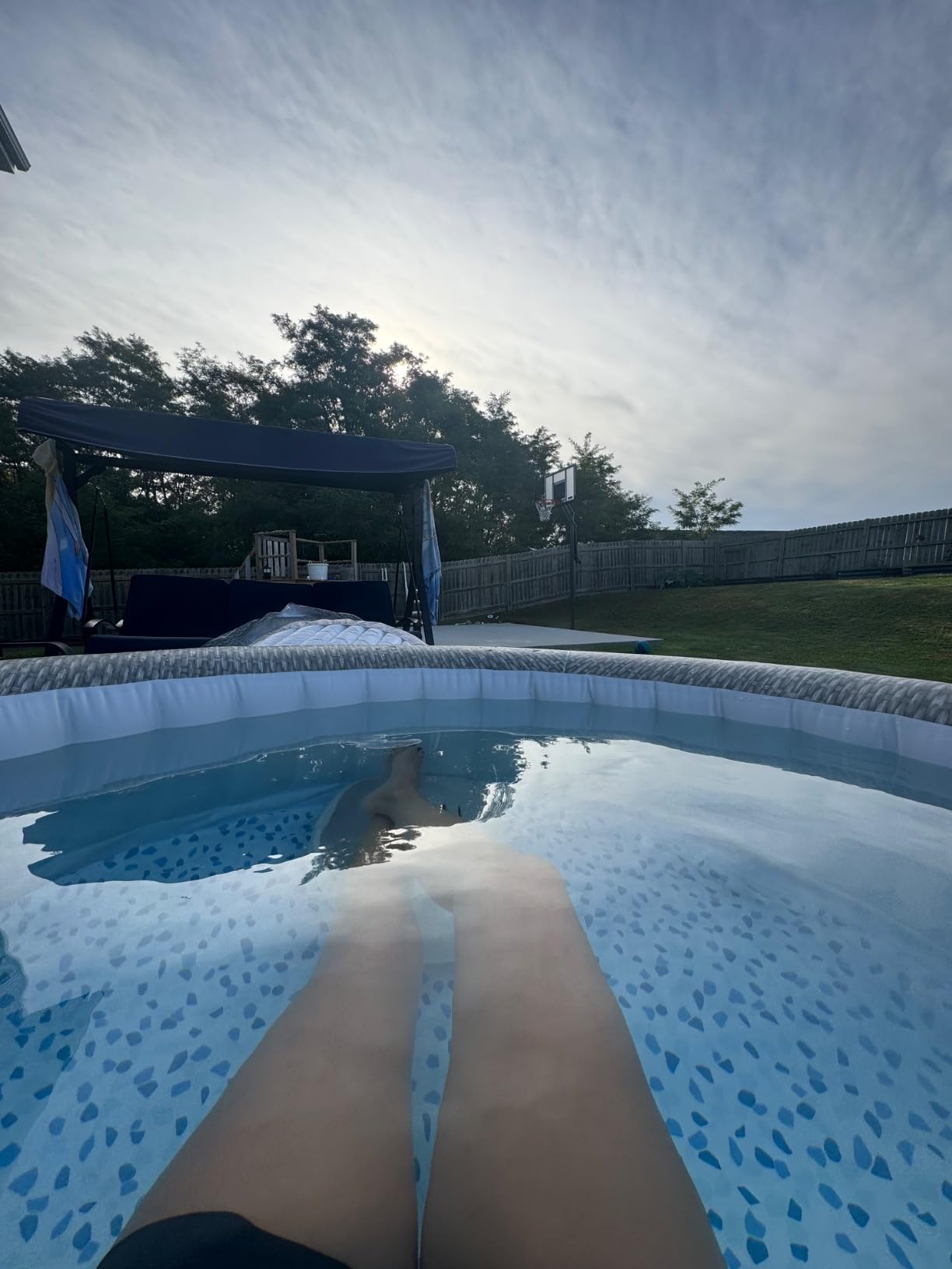 Bestway SaluSpa Honolulu AirJet Large Round 4 to 6 Person Inflatable Hot Tub Portable Outdoor Spa with 140 AirJets and EnergySense Cover, Grey Customer Review Bestway SaluSpa Honolulu AirJet Large Round 4 to 6 Person Inflatable Hot Tub Portable Outdoor Spa with 140 AirJets and EnergySense Cover, Grey - Customer Photo 1
