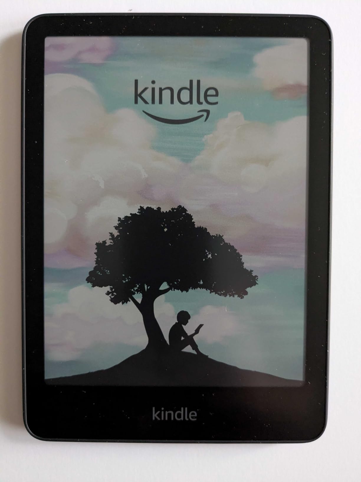 Amazon Kindle Colorsoft 16 GB (newest model) – With color display that brings covers and content to life, now highlight in color – No Ads – Black customer photo 1