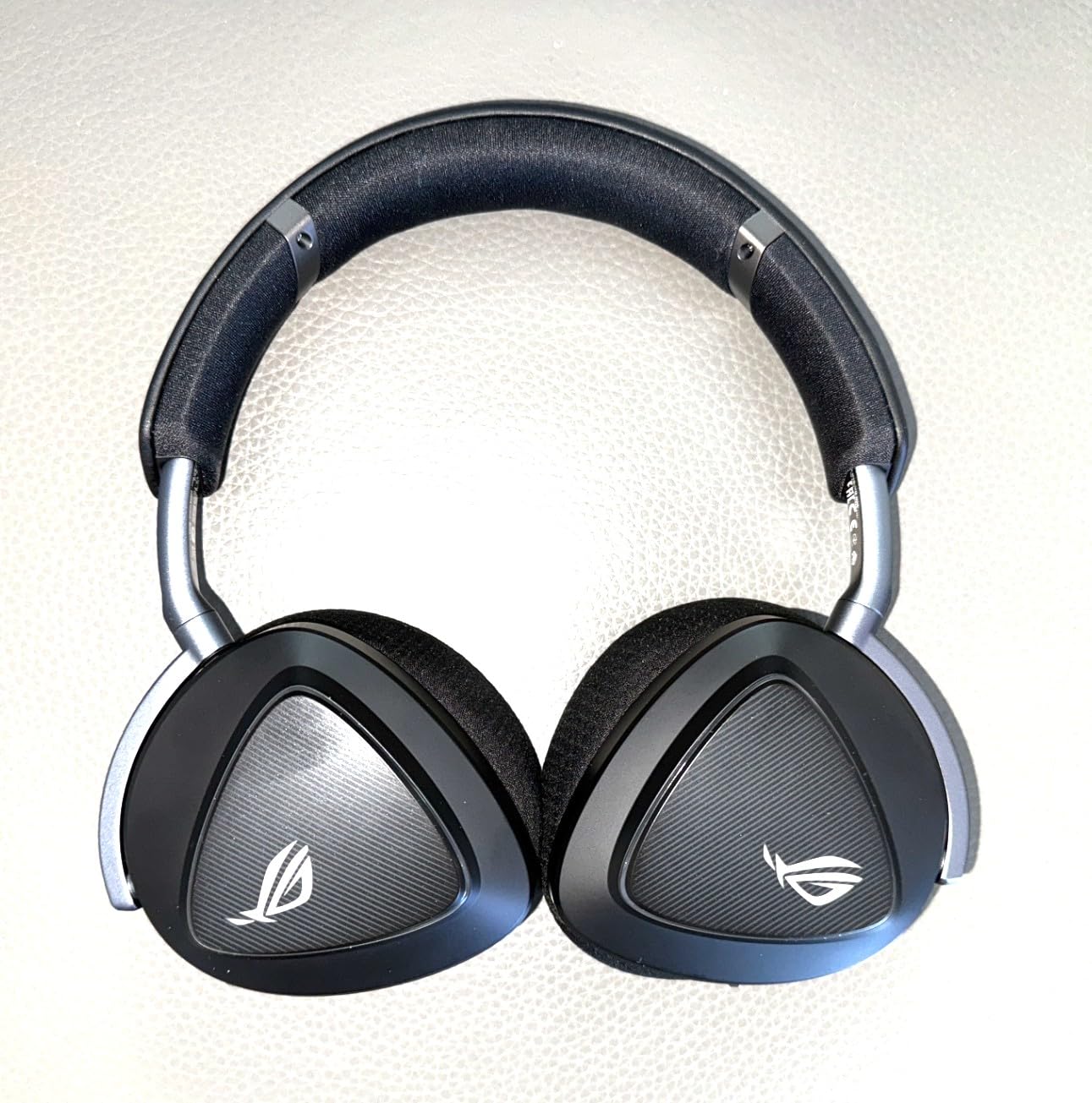ASUS ROG Delta II Wireless Gaming Headset with Detachable Mic – Tri-Mode (BT, 2.4GHz, 3.5mm), 50mm Titanium-Plated Drivers, 110Hr Battery, Lightweight, for PC, PS5, PS4, Xbox, Switch, Mobile - Black Customer Review ASUS ROG Delta II Wireless Gaming Headset with Detachable Mic – Tri-Mode (BT, 2.4GHz, 3.5mm), 50mm Titanium-Plated Drivers, 110Hr Battery, Lightweight, for PC, PS5, PS4, Xbox, Switch, Mobile - Black - Customer Photo 3