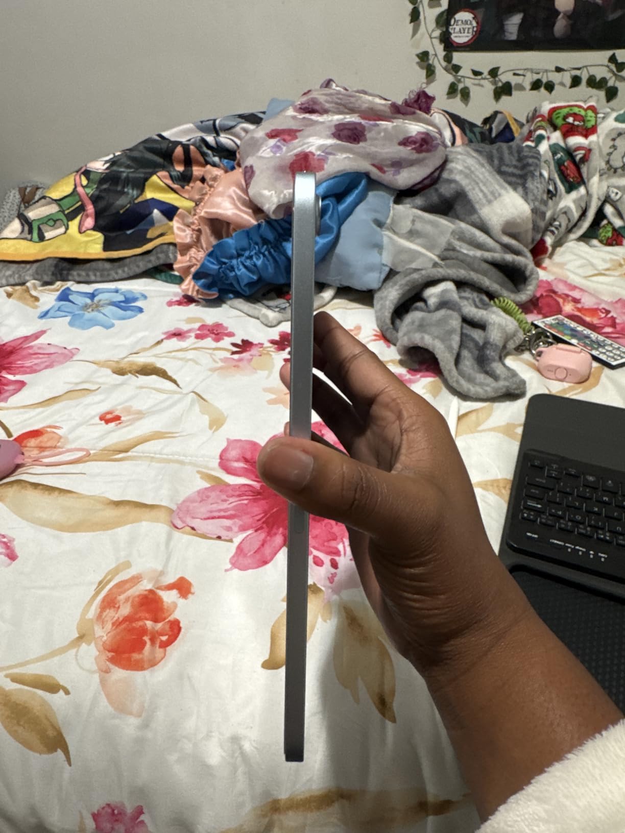 Apple iPad mini (A17 Pro): Apple Intelligence, 8.3-inch Liquid Retina Display, 128GB, Wi-Fi 6E, 12MP Front/12MP Back Camera, Touch ID, All-Day Battery Life — Space Gray Customer Review Apple iPad mini (A17 Pro): Apple Intelligence, 8.3-inch Liquid Retina Display, 128GB, Wi-Fi 6E, 12MP Front/12MP Back Camera, Touch ID, All-Day Battery Life — Space Gray - Customer Photo 3