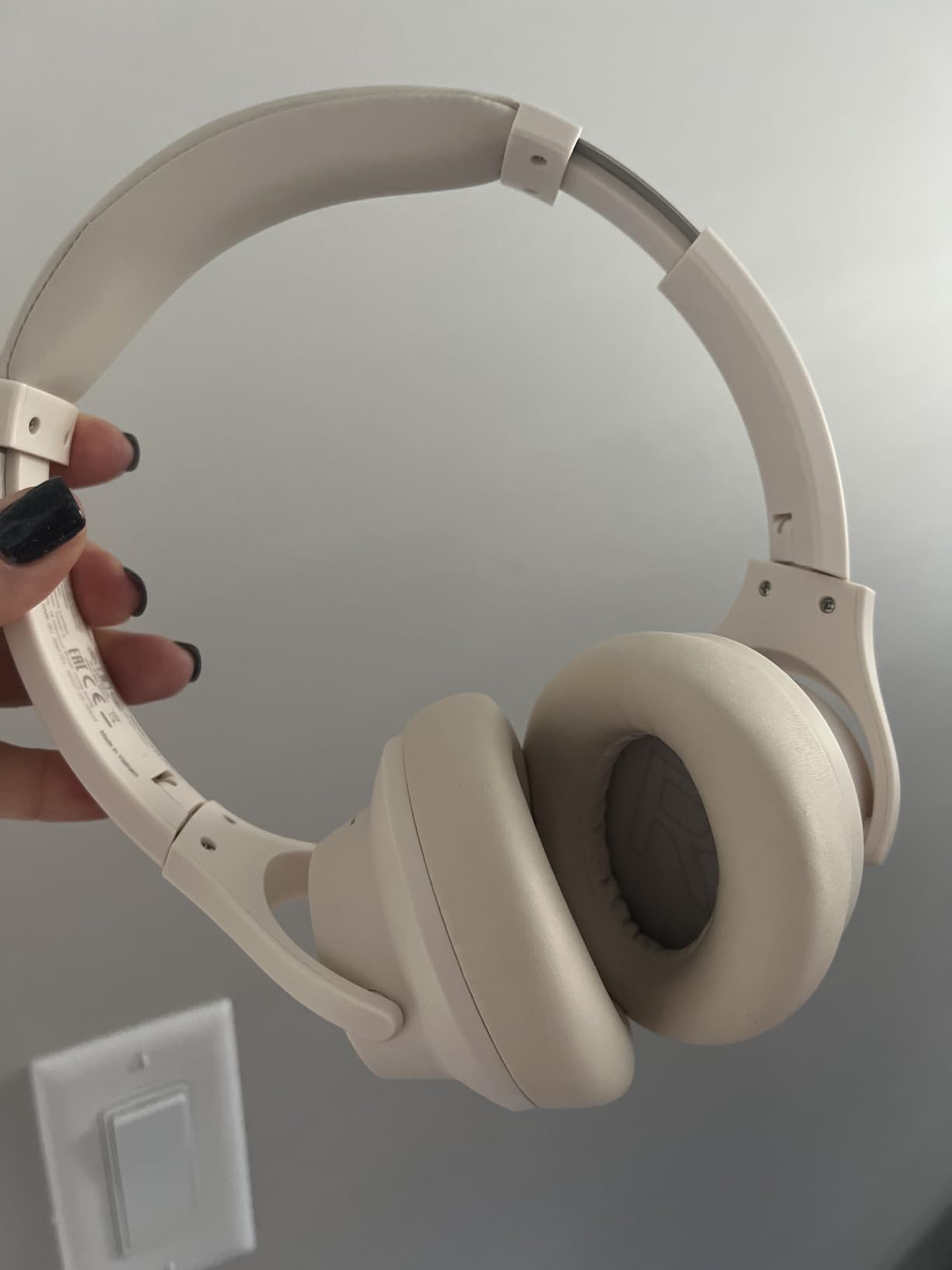 Beats Studio Pro Premium Wireless Over-Ear Headphones- Up to 40-Hour Battery Life, Active Noise Cancelling, Great for Travel & Commuting, Apple & Android Compatible - Exclusive Sand Gray customer photo 2
