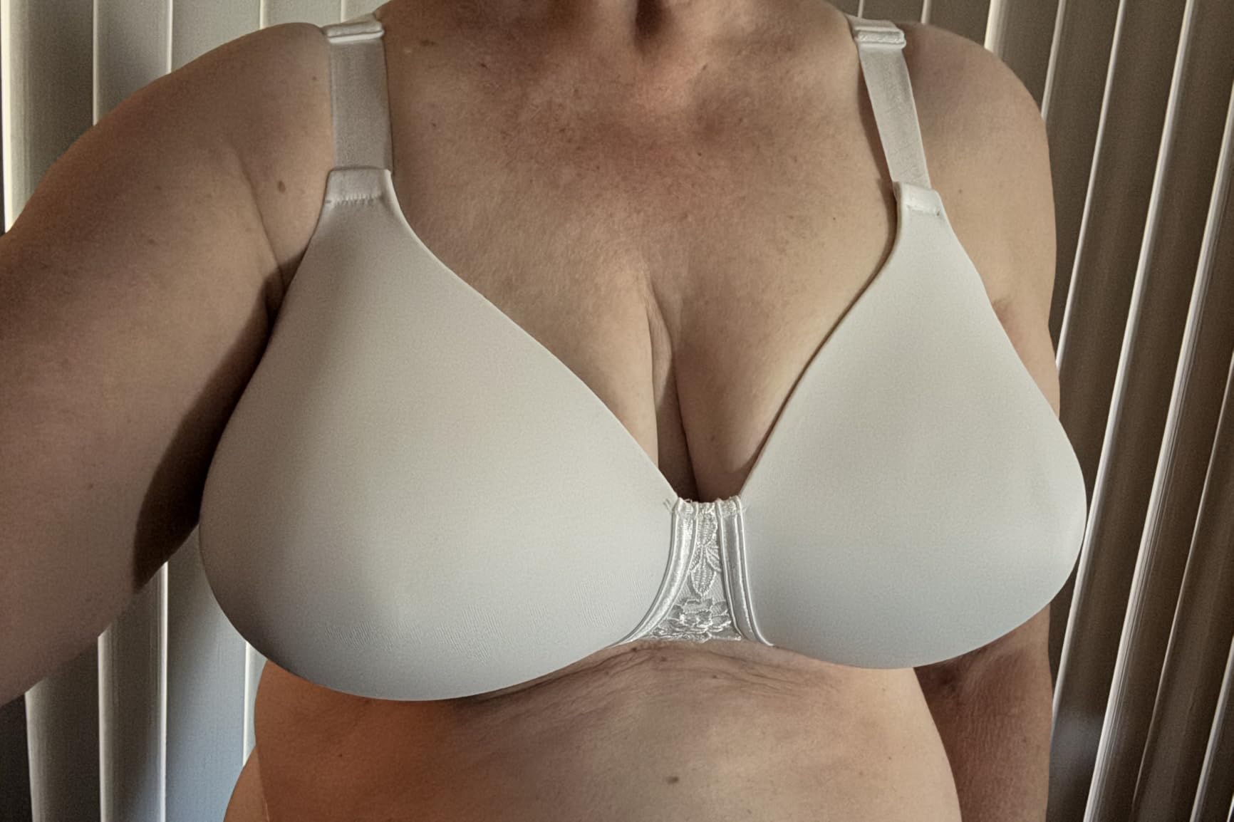 Vanity Fair Women's Full Figure Beauty Back Smoothing Bra, 4 Way Stretch Fabric, Lightly Lined Cups up to H customer photo 1