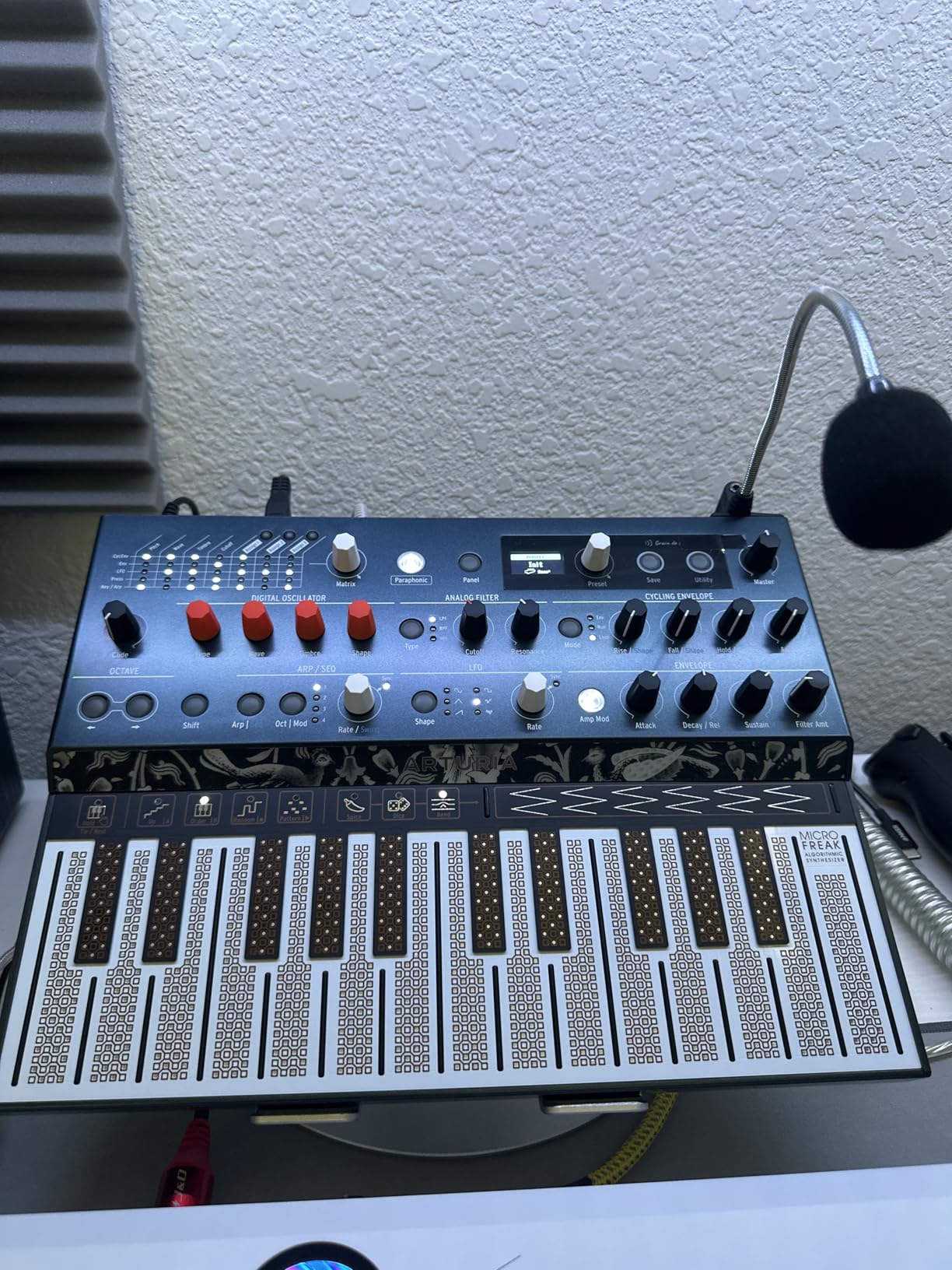 Arturia - MicroFreak Synthesizer Keyboard - 25-Key Hybrid Synth with PCB Keyboard, Wavetable & Digital Oscillators, Analog Filters customer photo 2