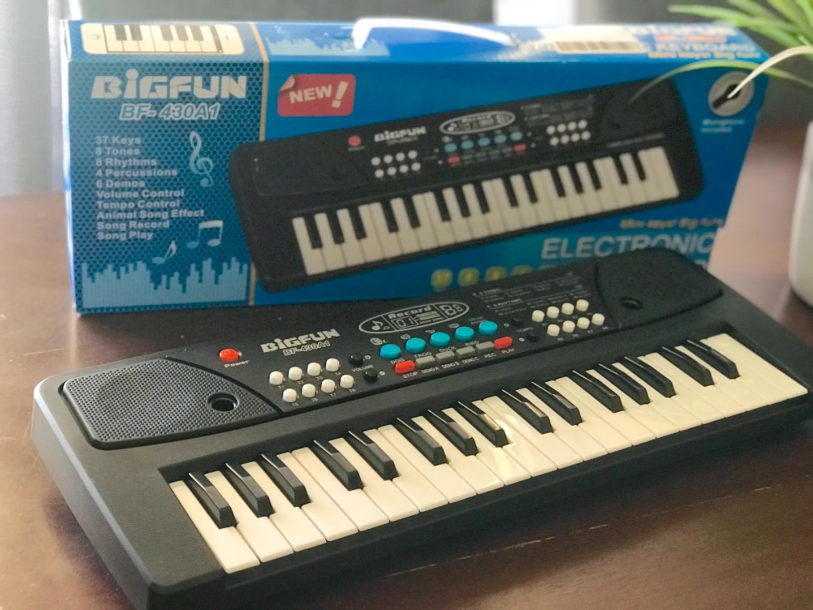 M SANMERSEN Kids Piano Keyboard, Piano for Kids with Microphone Portable Electronic Keyboards for Beginners 37 Keys Musical Toy for 3/4/5/6 Year Old Girls Boys customer photo 1