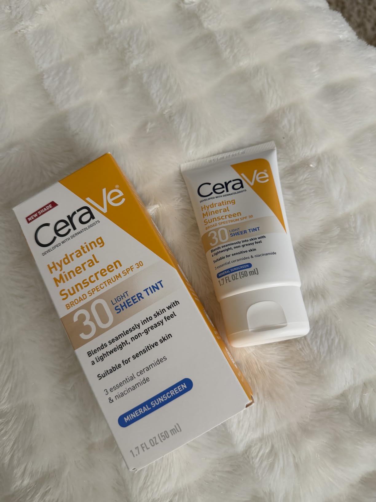 CeraVe Hydrating Mineral Sunscreen SPF 30 with Sheer Tint, Tinted Mineral Sunscreen with Zinc Oxide & Titanium Dioxide, Blends Seamlessly For Healthy Glow, Medium, 1.7 Fluid Ounce customer photo 1