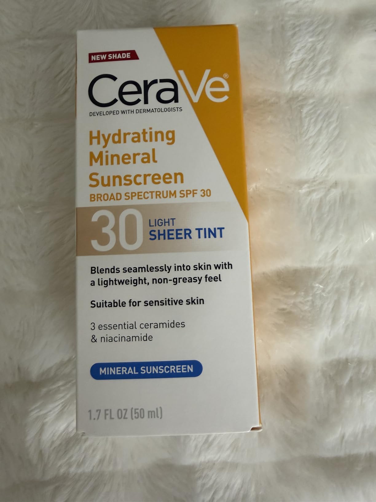 CeraVe Hydrating Mineral Sunscreen SPF 30 with Sheer Tint, Tinted Mineral Sunscreen with Zinc Oxide & Titanium Dioxide, Blends Seamlessly For Healthy Glow, Medium, 1.7 Fluid Ounce customer photo 2